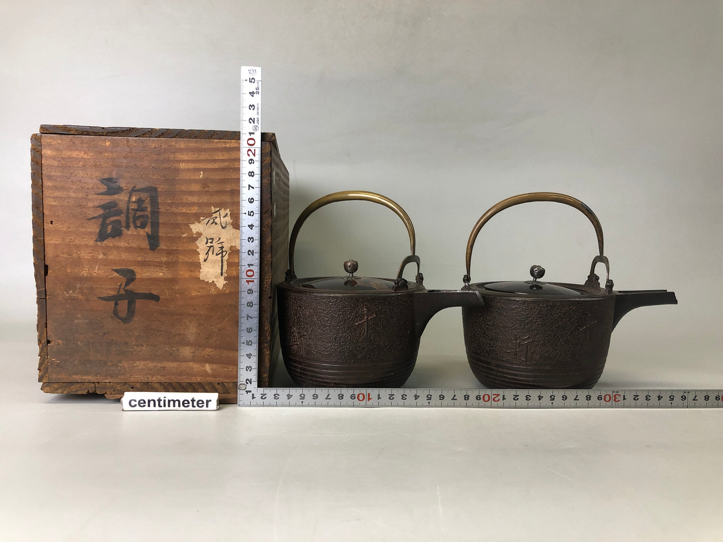 Y7455 CHOUSHI Iron kettle Sake pair box Makie lid Japan antique tableware