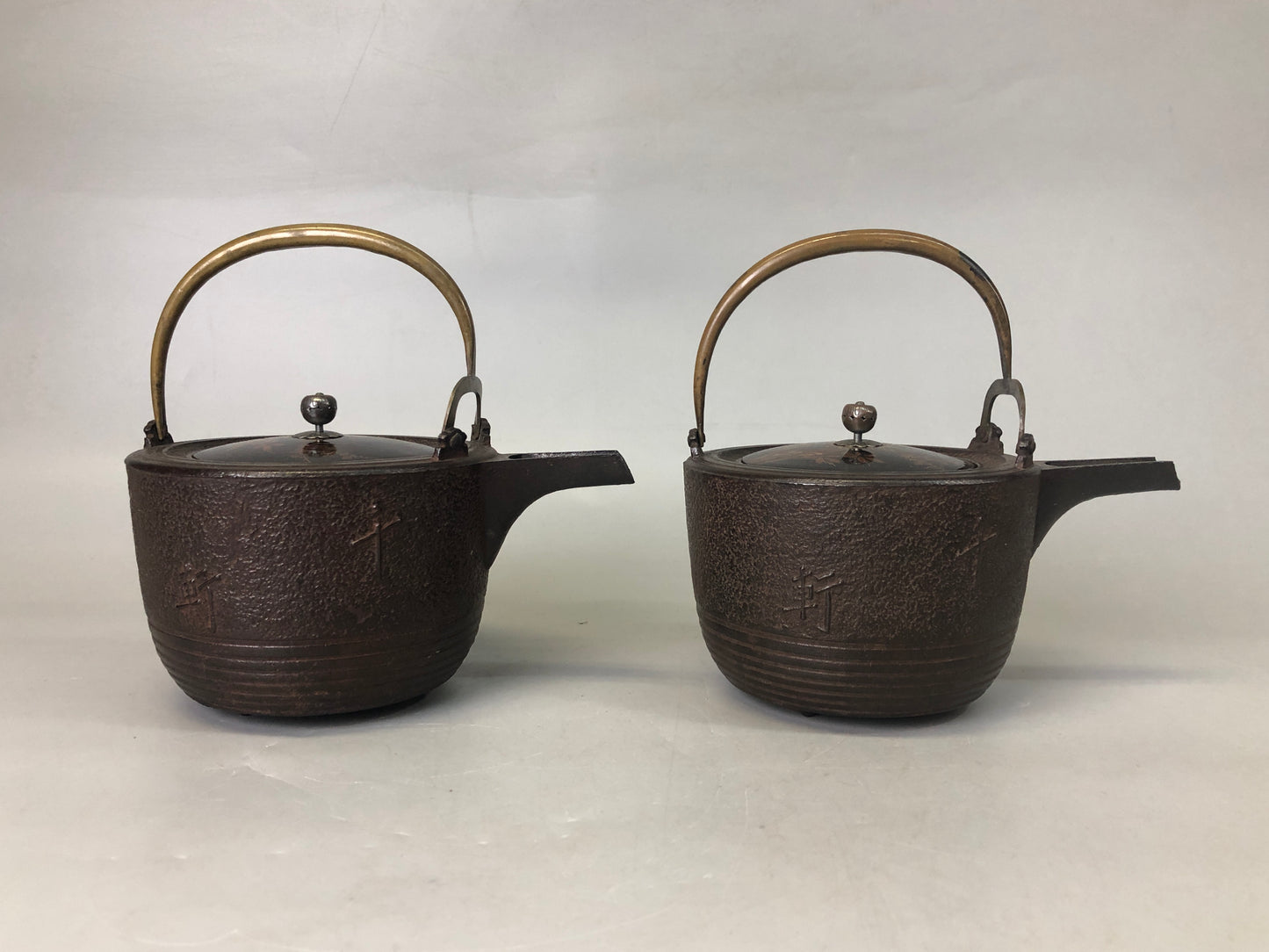 Y7455 CHOUSHI Iron kettle Sake pair box Makie lid Japan antique tableware