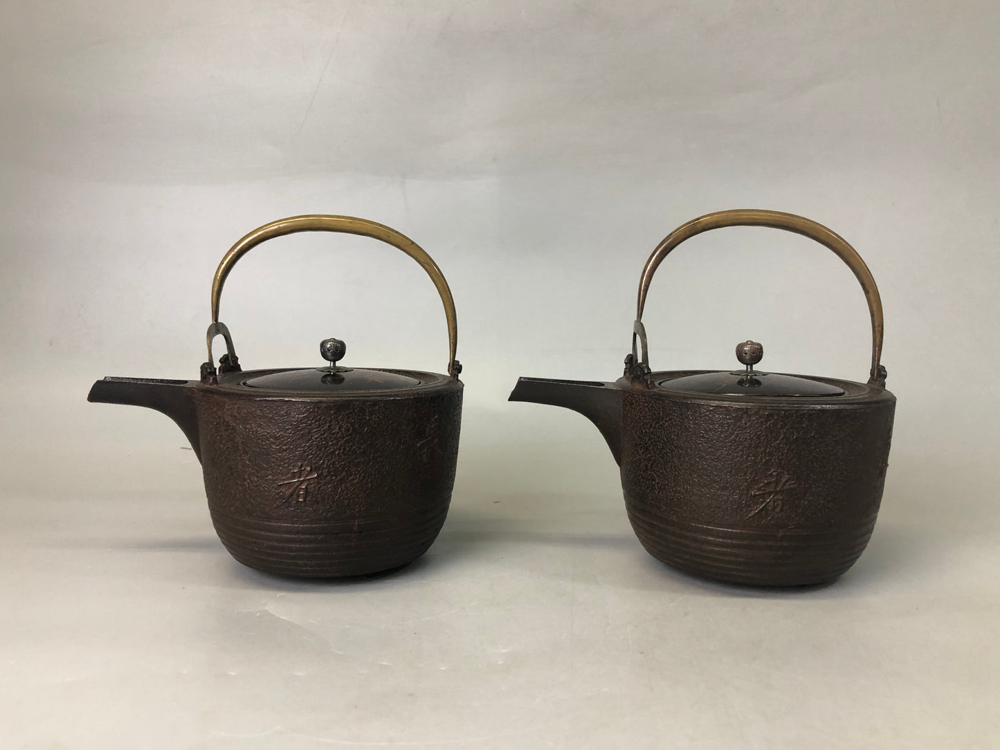 Y7455 CHOUSHI Iron kettle Sake pair box Makie lid Japan antique tableware