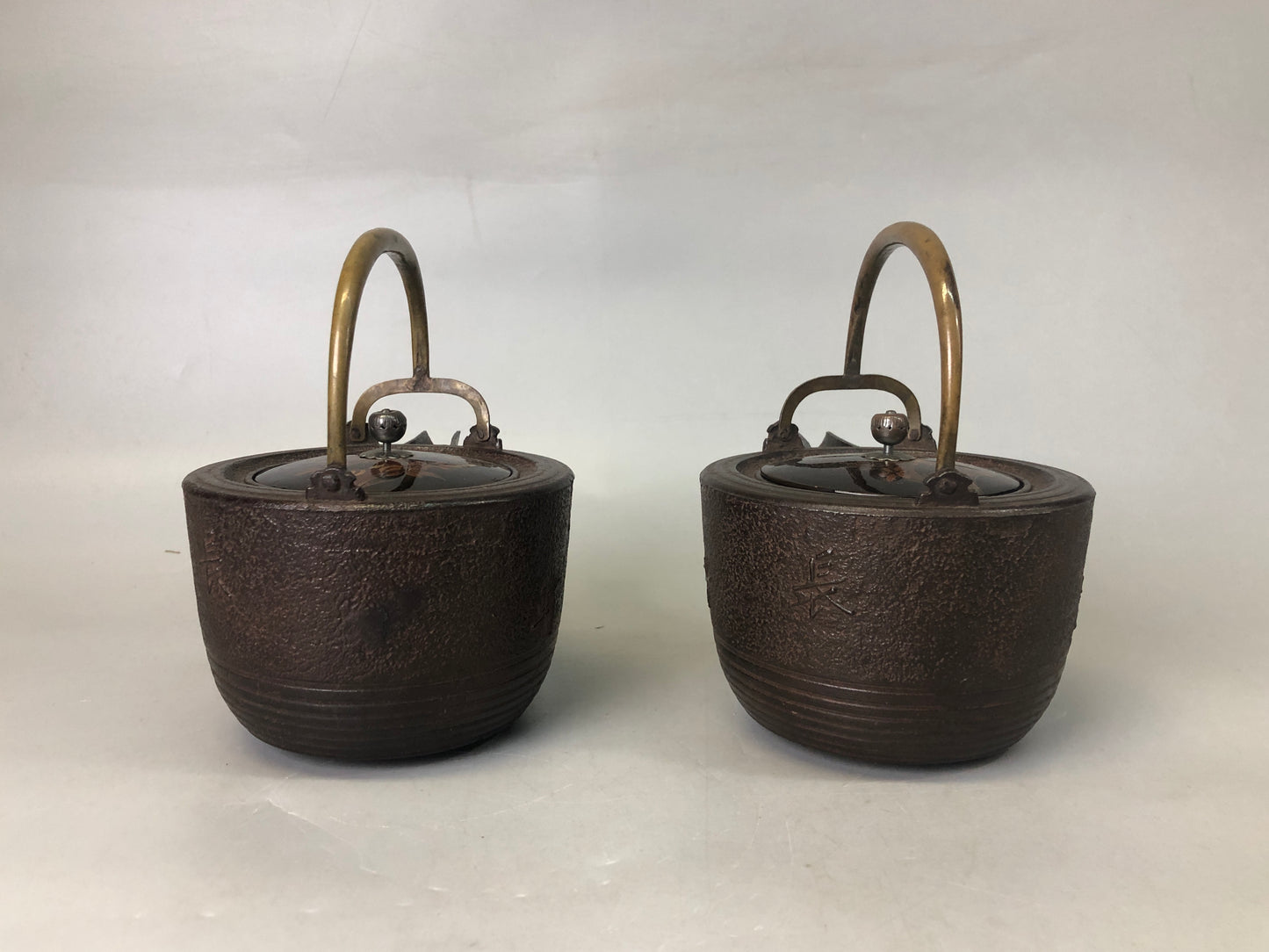 Y7455 CHOUSHI Iron kettle Sake pair box Makie lid Japan antique tableware