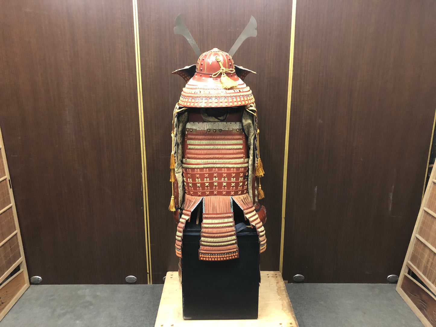 Y7511 YOROI Samurai armor helmet set red life-size Japan antique busho bushi