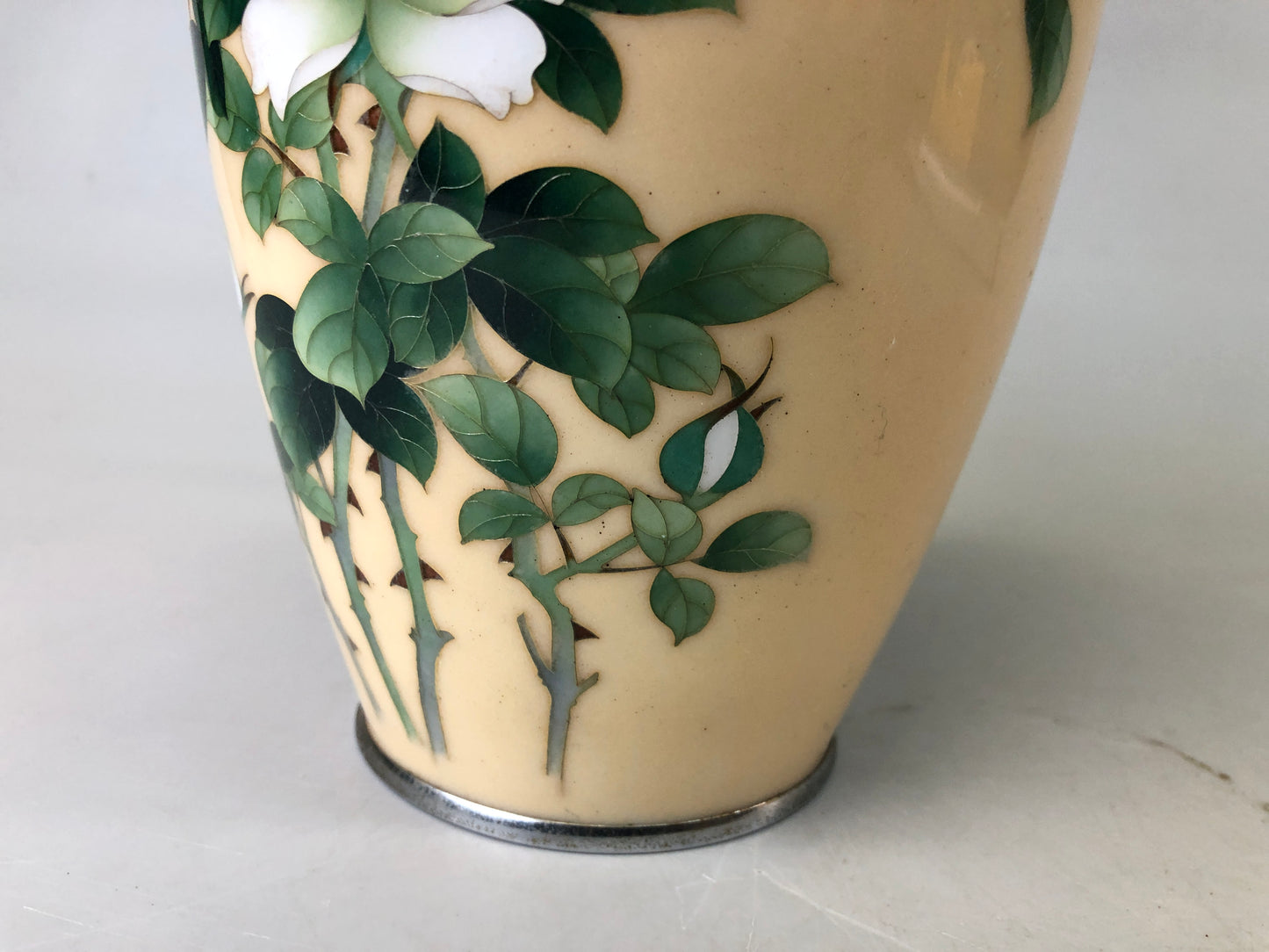 Y7533 FLOWER VASE Cloisonne floral pattern signed Japan ikebana arrangement