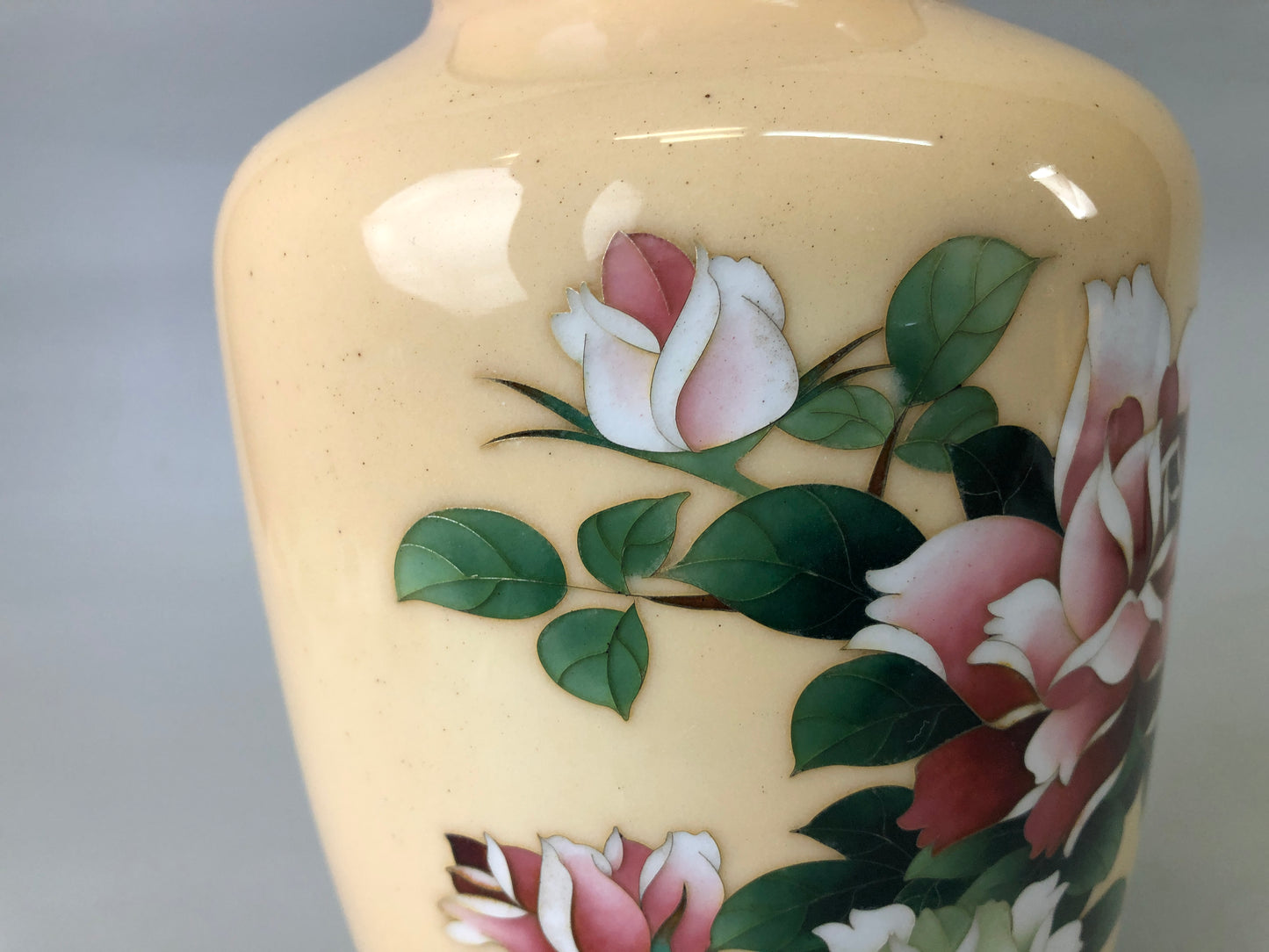 Y7533 FLOWER VASE Cloisonne floral pattern signed Japan ikebana arrangement