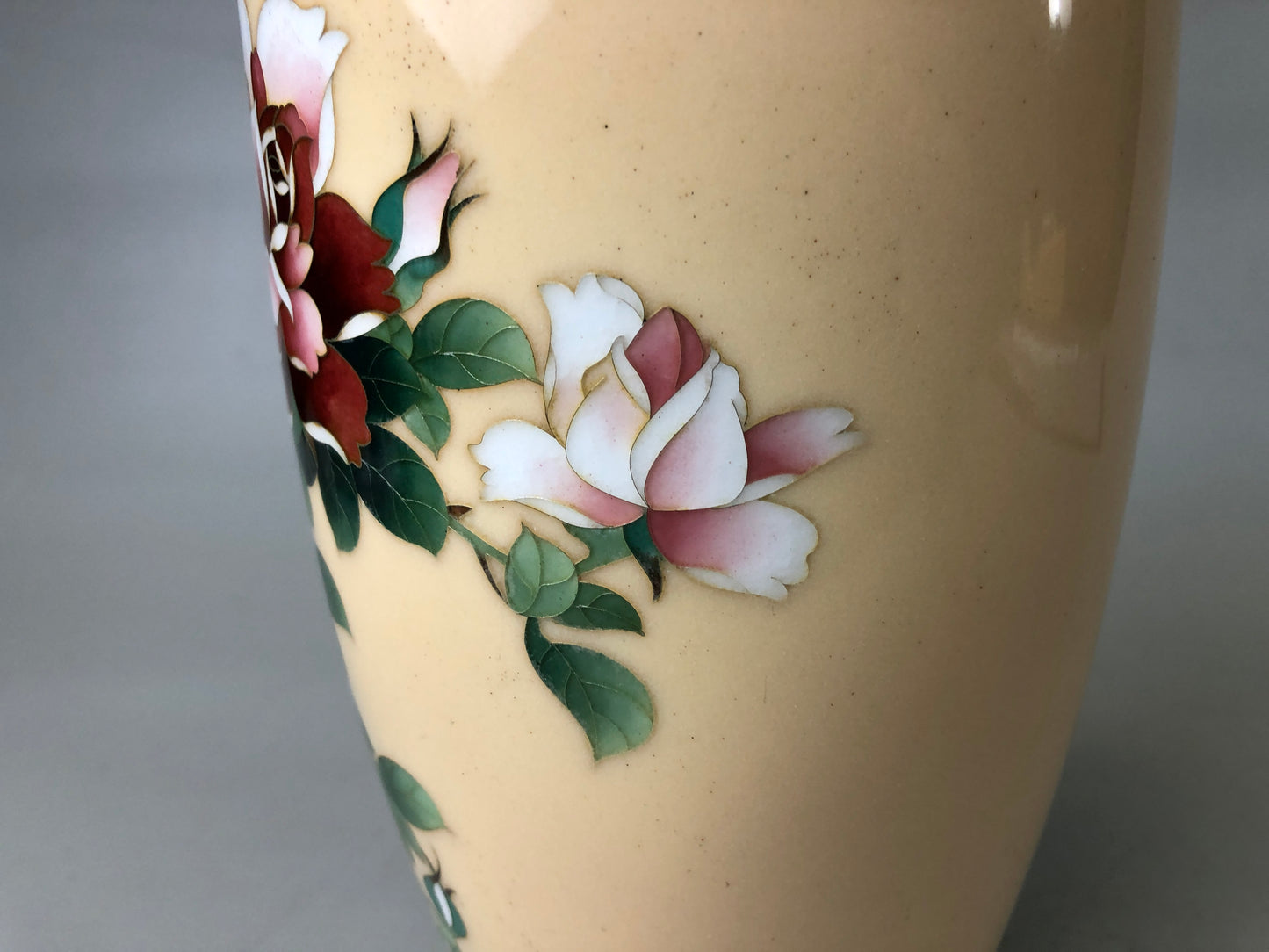 Y7533 FLOWER VASE Cloisonne floral pattern signed Japan ikebana arrangement