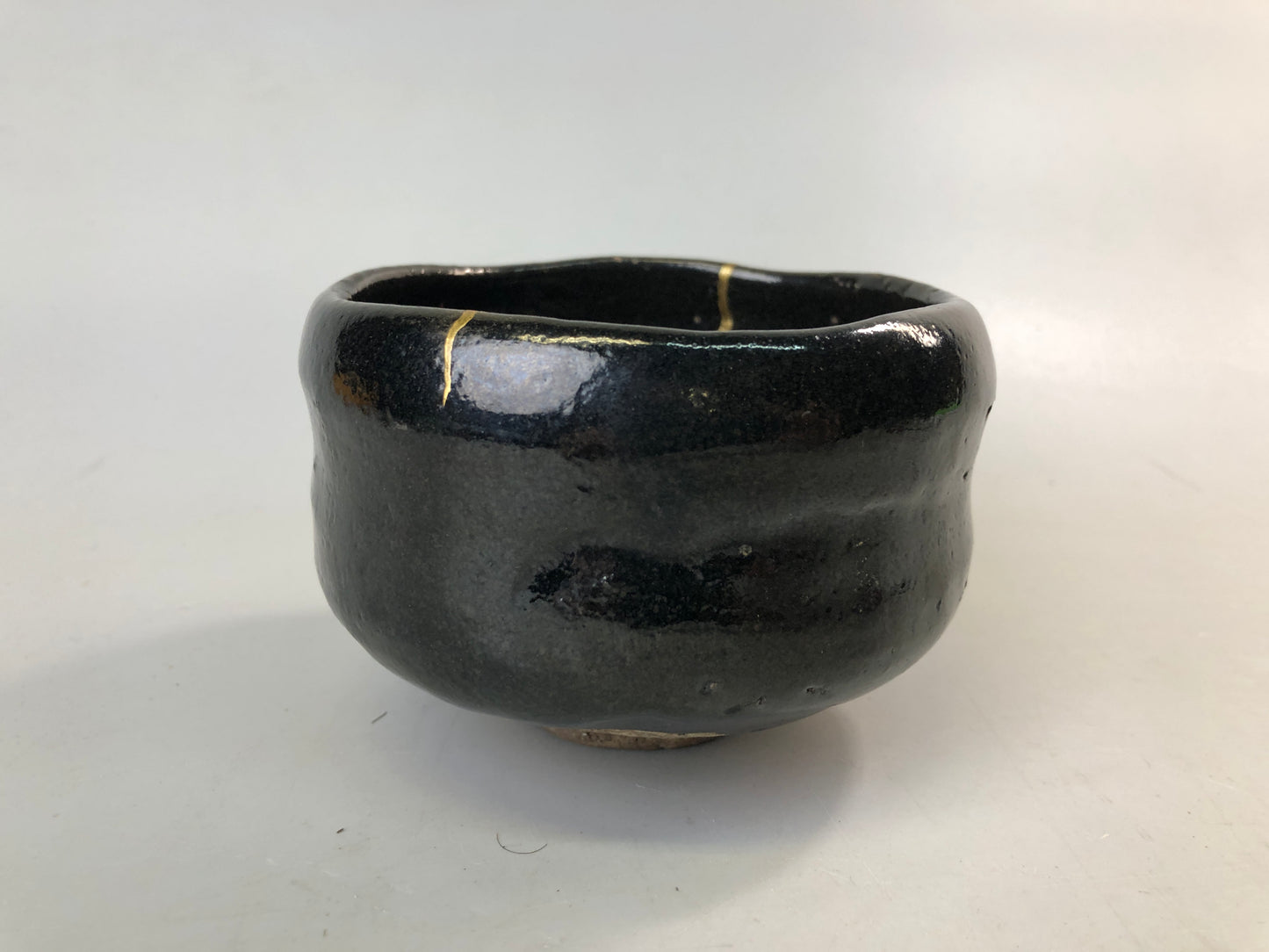 Y7588 CHAWAN Raku-ware black bowl kintsugi signed Japan antique tea ceremony cup