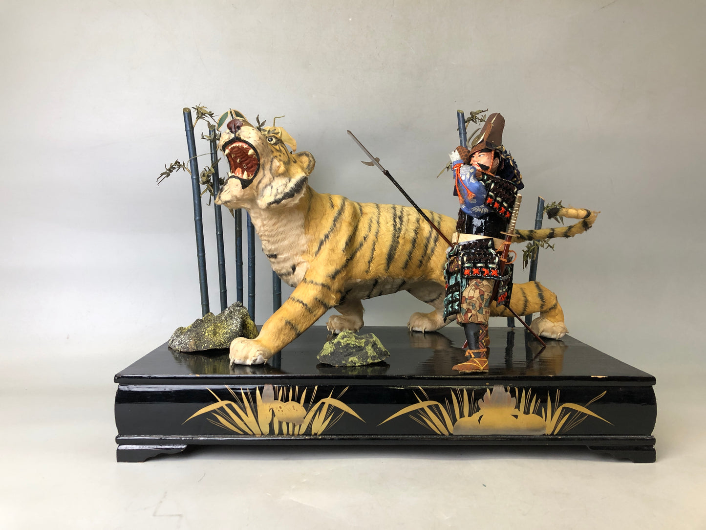 Y7591 NINGYO Japanese warrior doll Tiger Samurai Japan antique figure interior