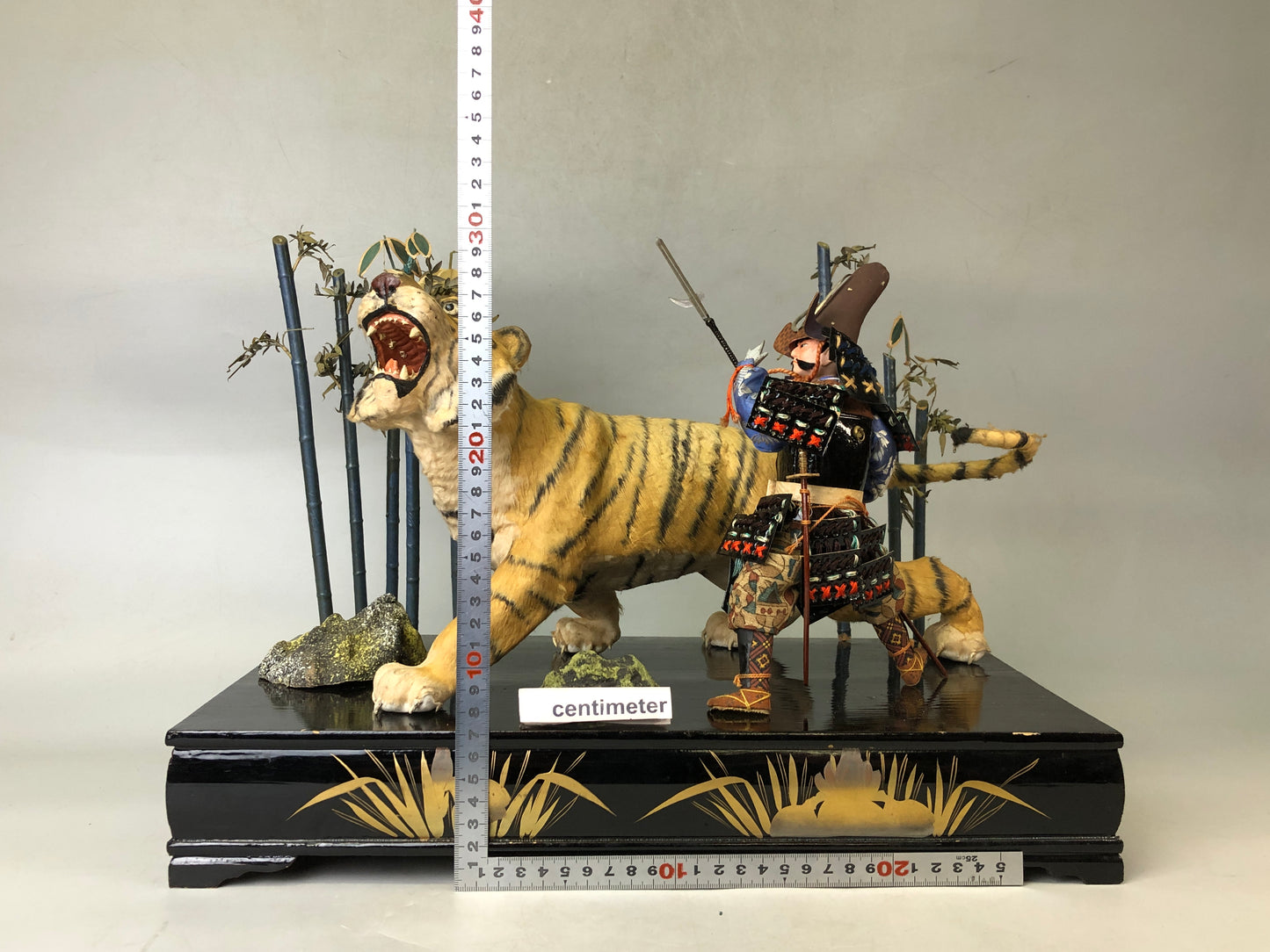 Y7591 NINGYO Japanese warrior doll Tiger Samurai Japan antique figure interior