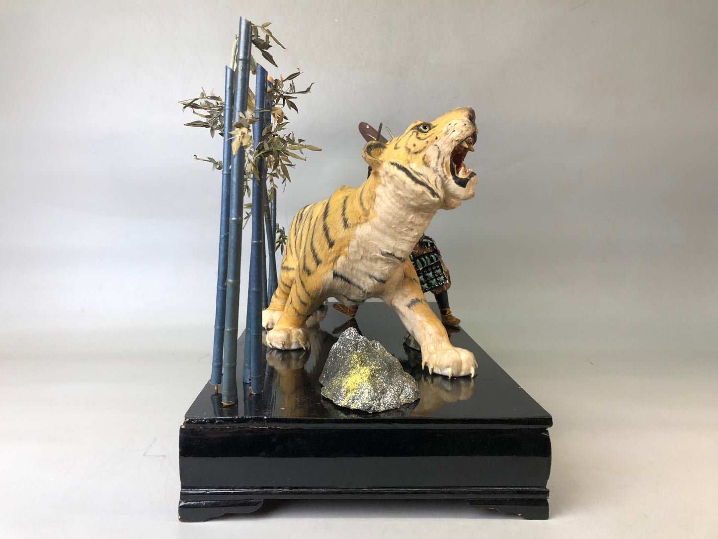 Y7591 NINGYO Japanese warrior doll Tiger Samurai Japan antique figure interior