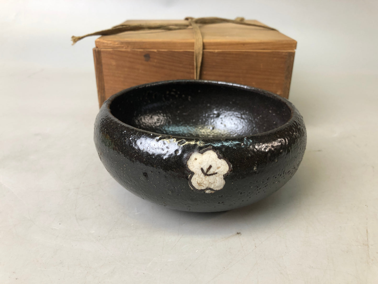 Y7620 CHAWAN Raku-ware deformed bowl box Japan antique tea ceremony pottery