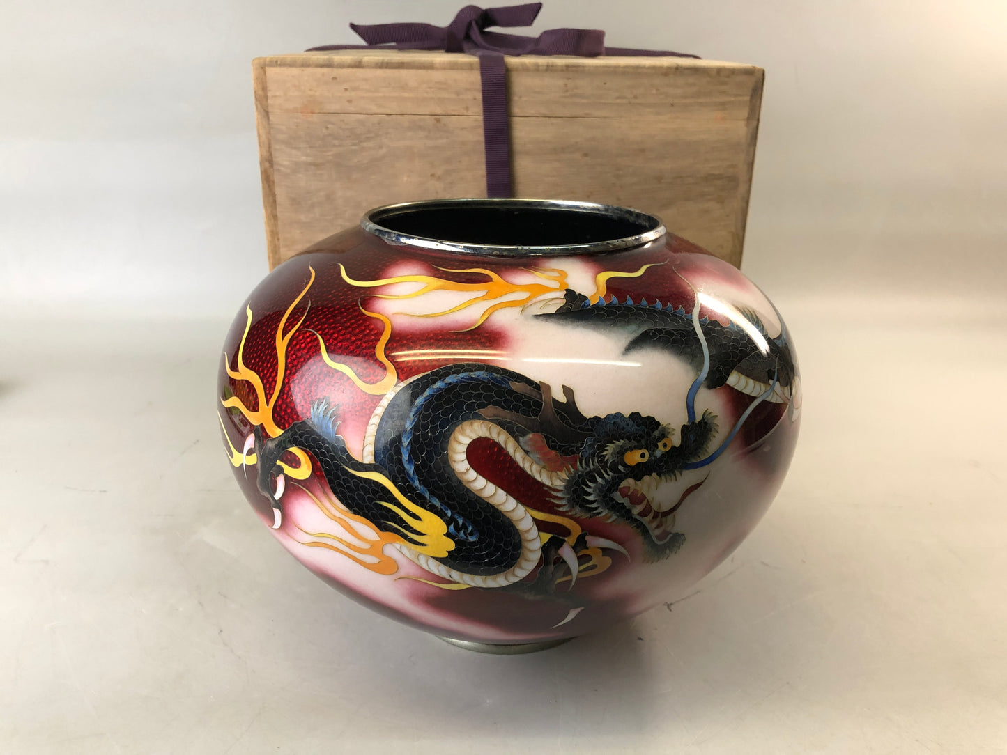 Y7671 FLOWER VASE Cloisonne red signed box unryu cloud dragon Japan ikebana