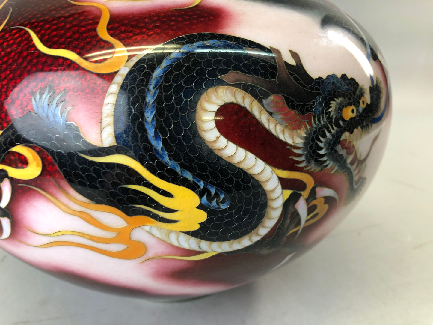 Y7671 FLOWER VASE Cloisonne red signed box unryu cloud dragon Japan ikebana