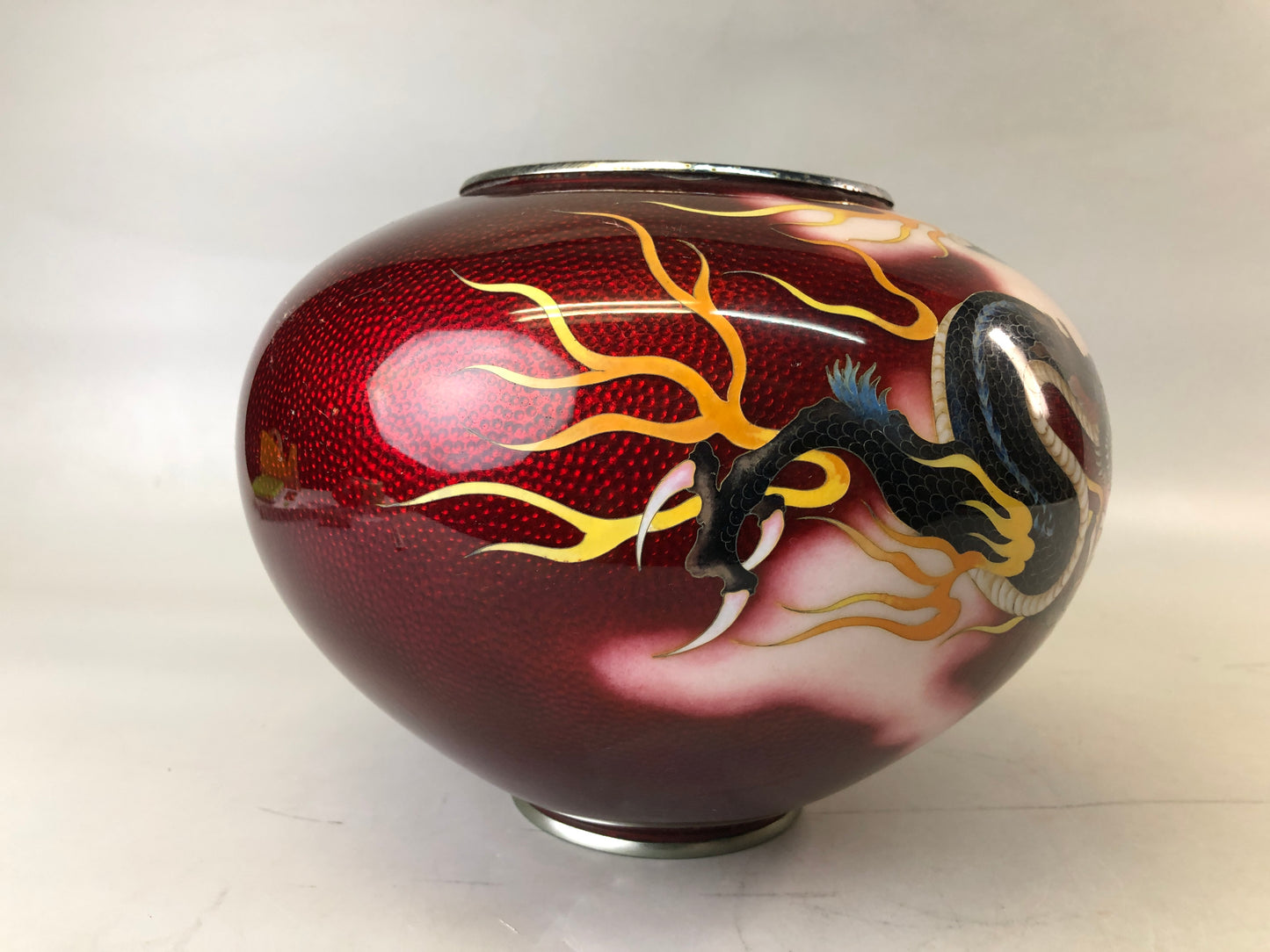 Y7671 FLOWER VASE Cloisonne red signed box unryu cloud dragon Japan ikebana