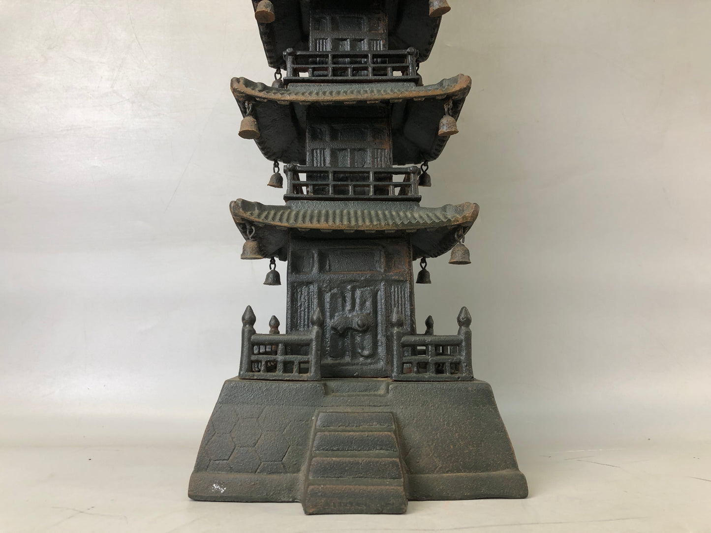 Y7688 OKIMONO Iron 5-story pagoda height 79cm Japan antique decor interior