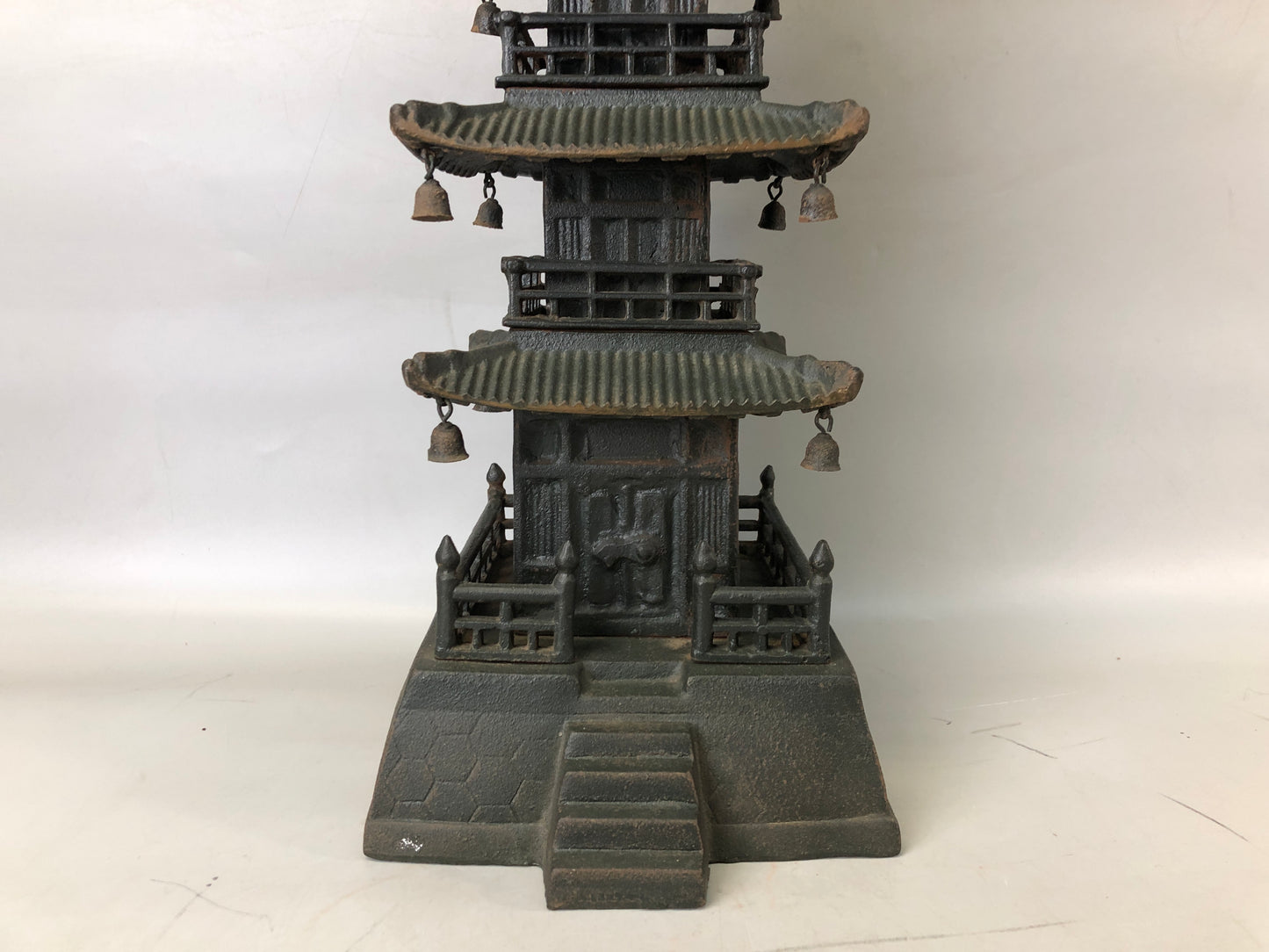 Y7688 OKIMONO Iron 5-story pagoda height 79cm Japan antique decor interior