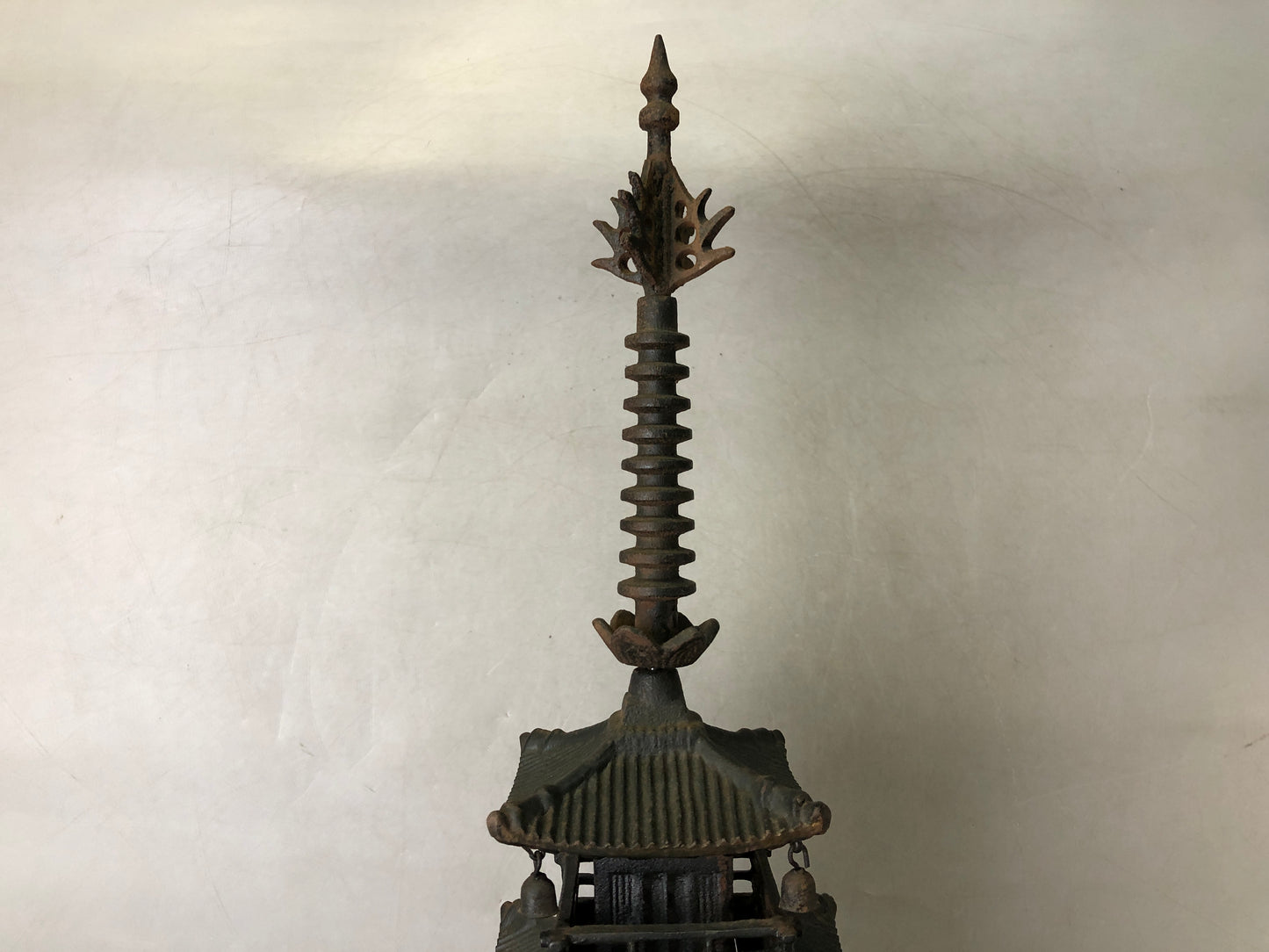 Y7688 OKIMONO Iron 5-story pagoda height 79cm Japan antique decor interior