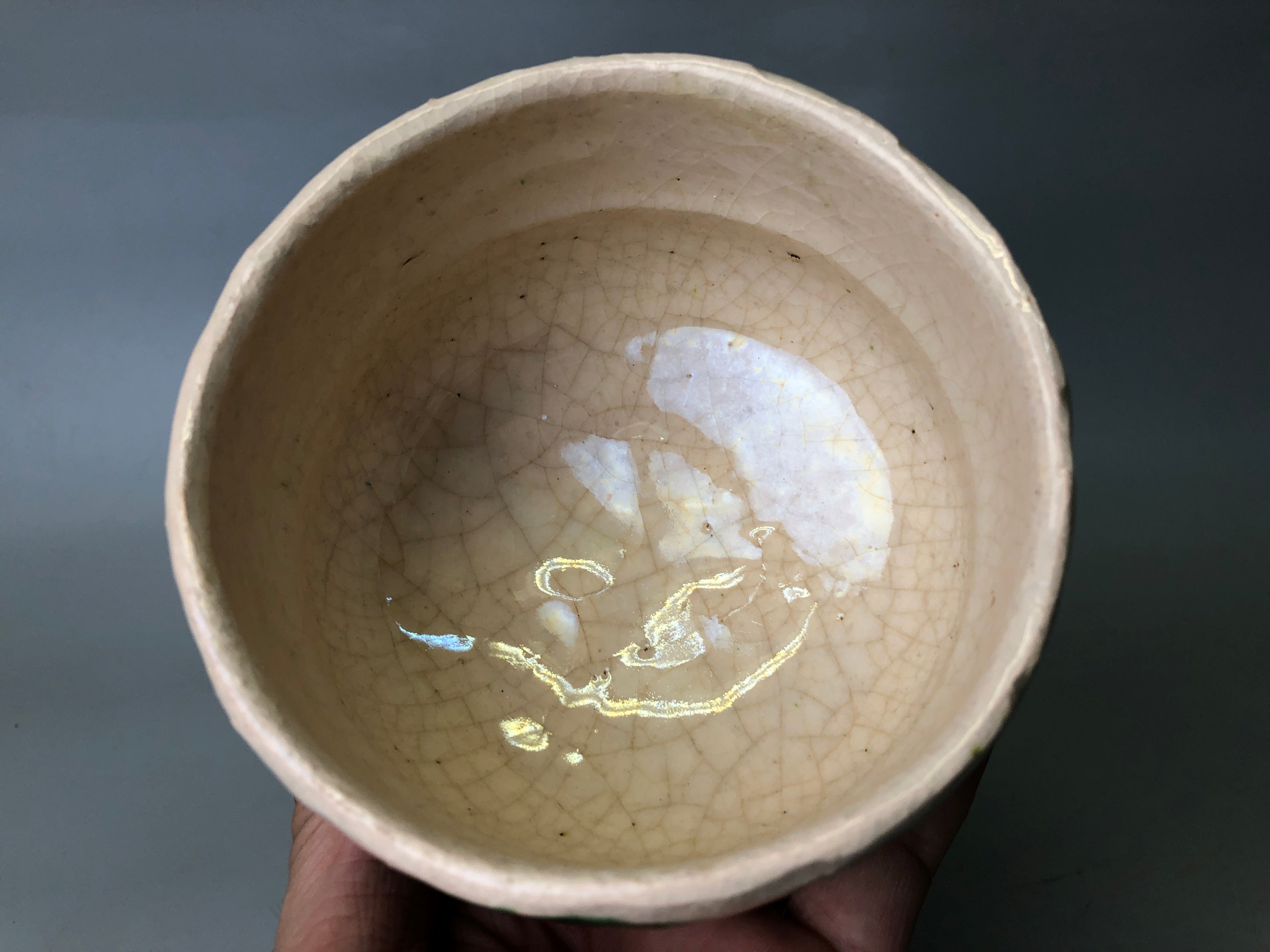 Y7725 CHAWAN Raku-ware bowl signed torii gate Japan antique