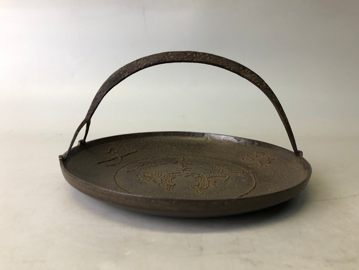 Y7754 DISH Iron plate handle signed box Japan antique tableware kitchen food