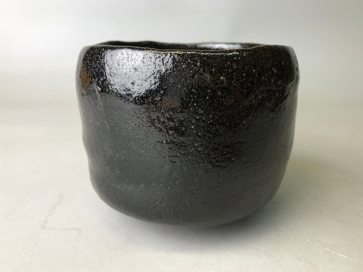 Y7790 CHAWAN Raku-ware black bowl signed Japan antique tea ceremony pottery cup