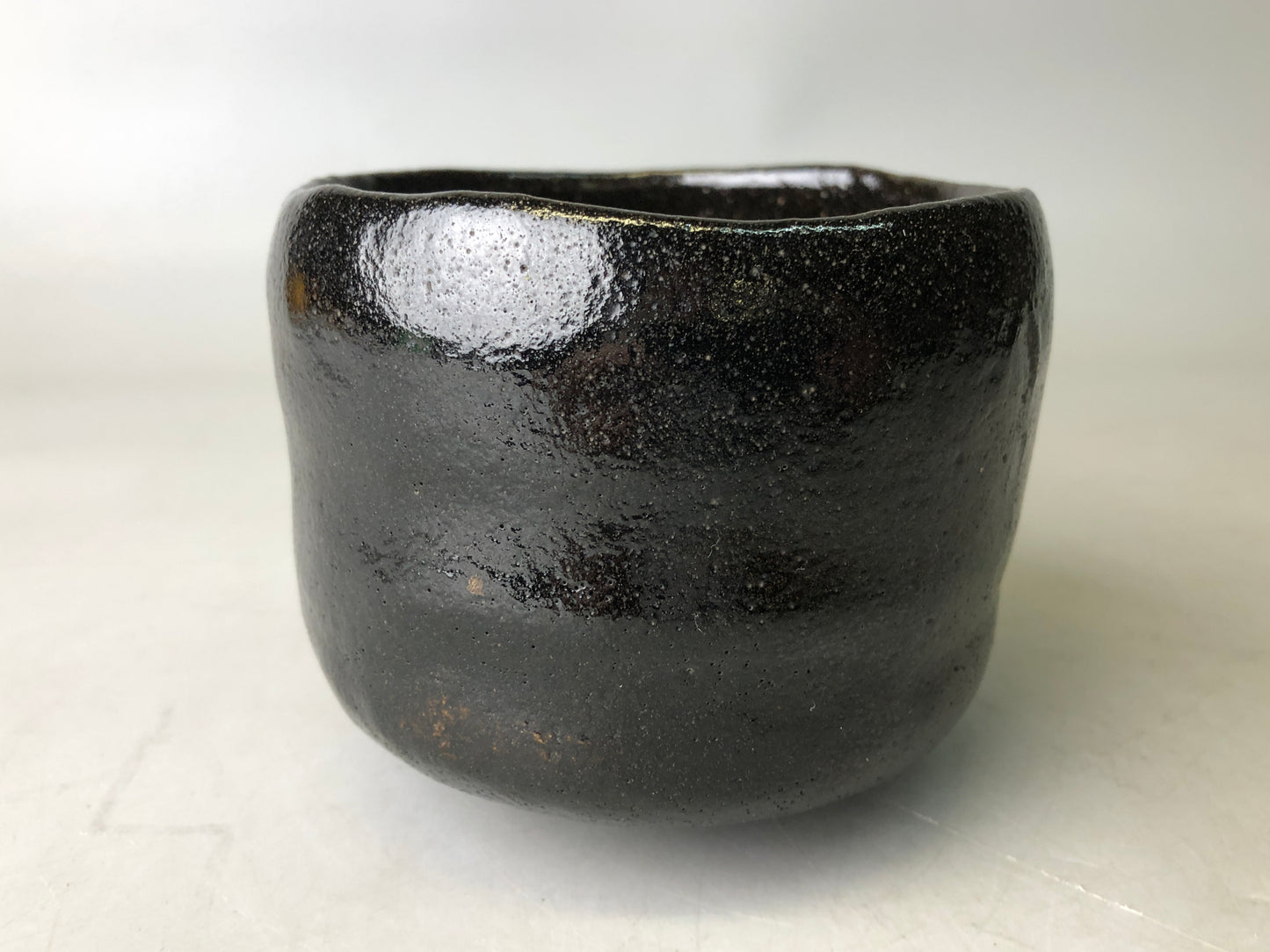 Y7790 CHAWAN Raku-ware black bowl signed Japan antique tea ceremony pottery cup