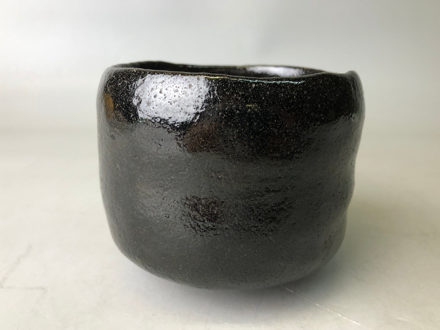 Y7790 CHAWAN Raku-ware black bowl signed Japan antique tea ceremony pottery cup