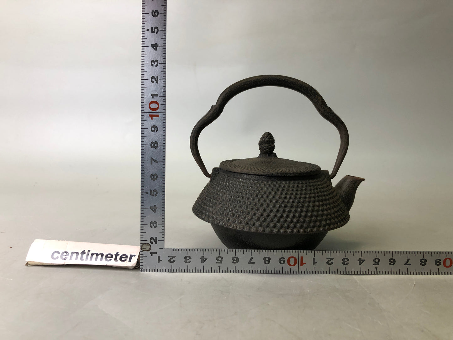 Y7882 TETSUBIN Nambu iron teapot small arare pattern Japan antique tea ceremony