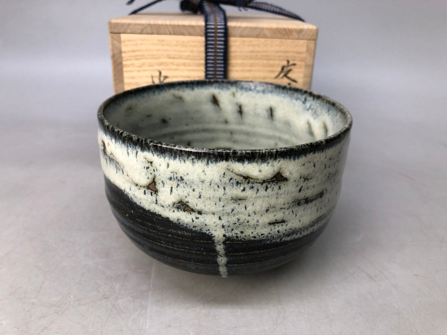 Y8000 CHAWAN Karatsu-ware Kawakujira bowl signed box Japan antique tea ceremony