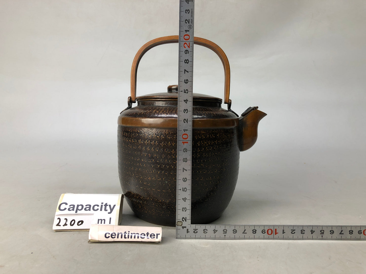 Y8003 KETTLE Copper hammered tea pot signed teapot Japan antique kitchen cooking