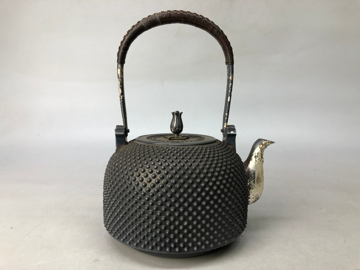 Y8007 KETTLE Pure silver pot teapot Arare pattern hammered signed Japan antique