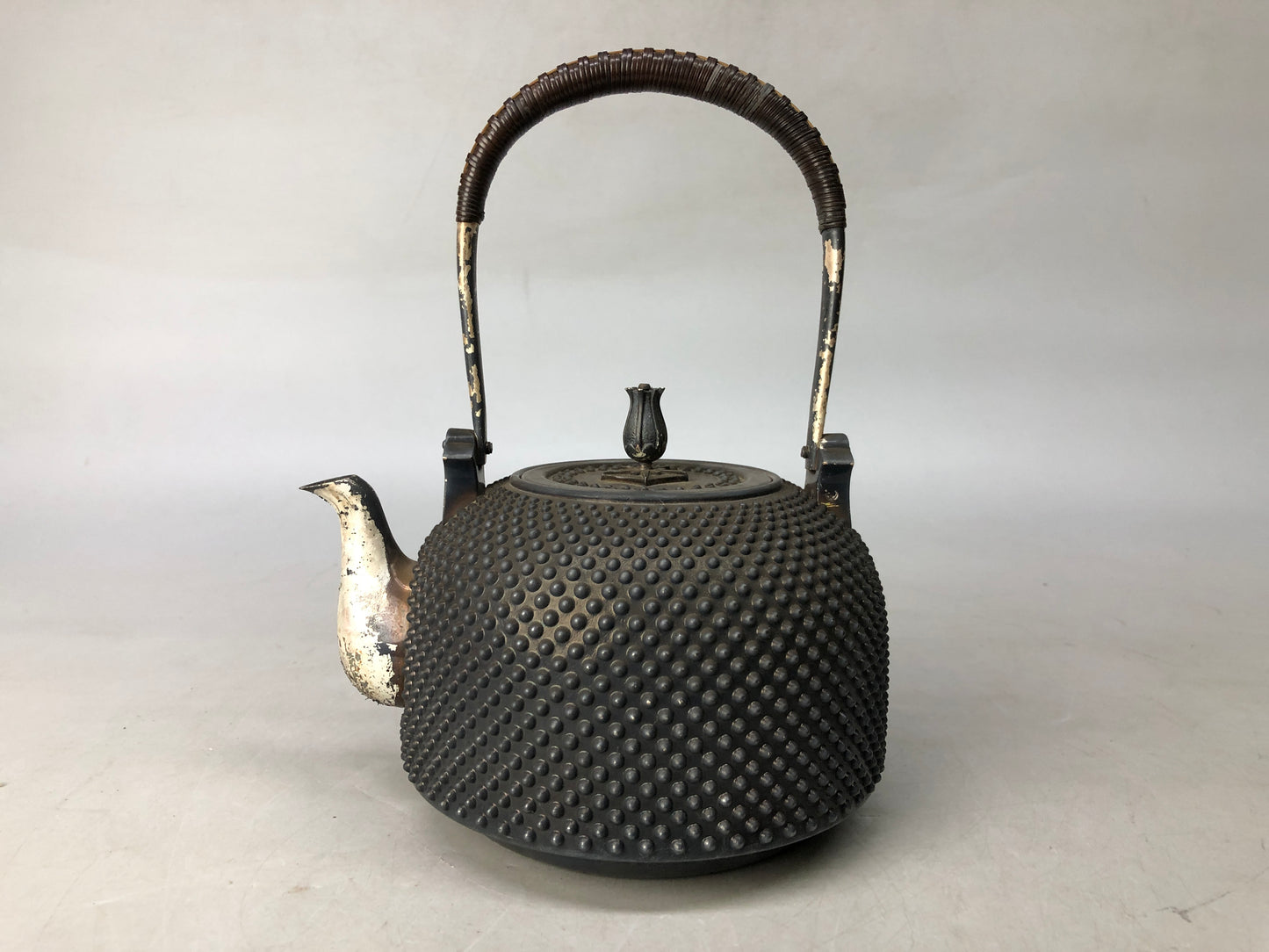 Y8007 KETTLE Pure silver pot teapot Arare pattern hammered signed Japan antique