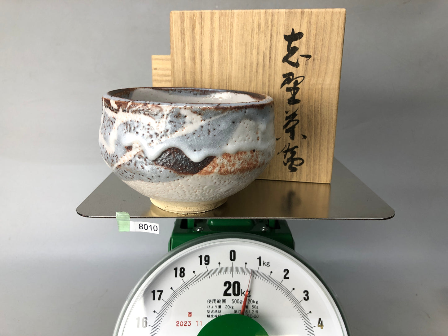 Y8010 CHAWAN Shino-ware bowl signed box Japan antique tea ceremony pottery cup