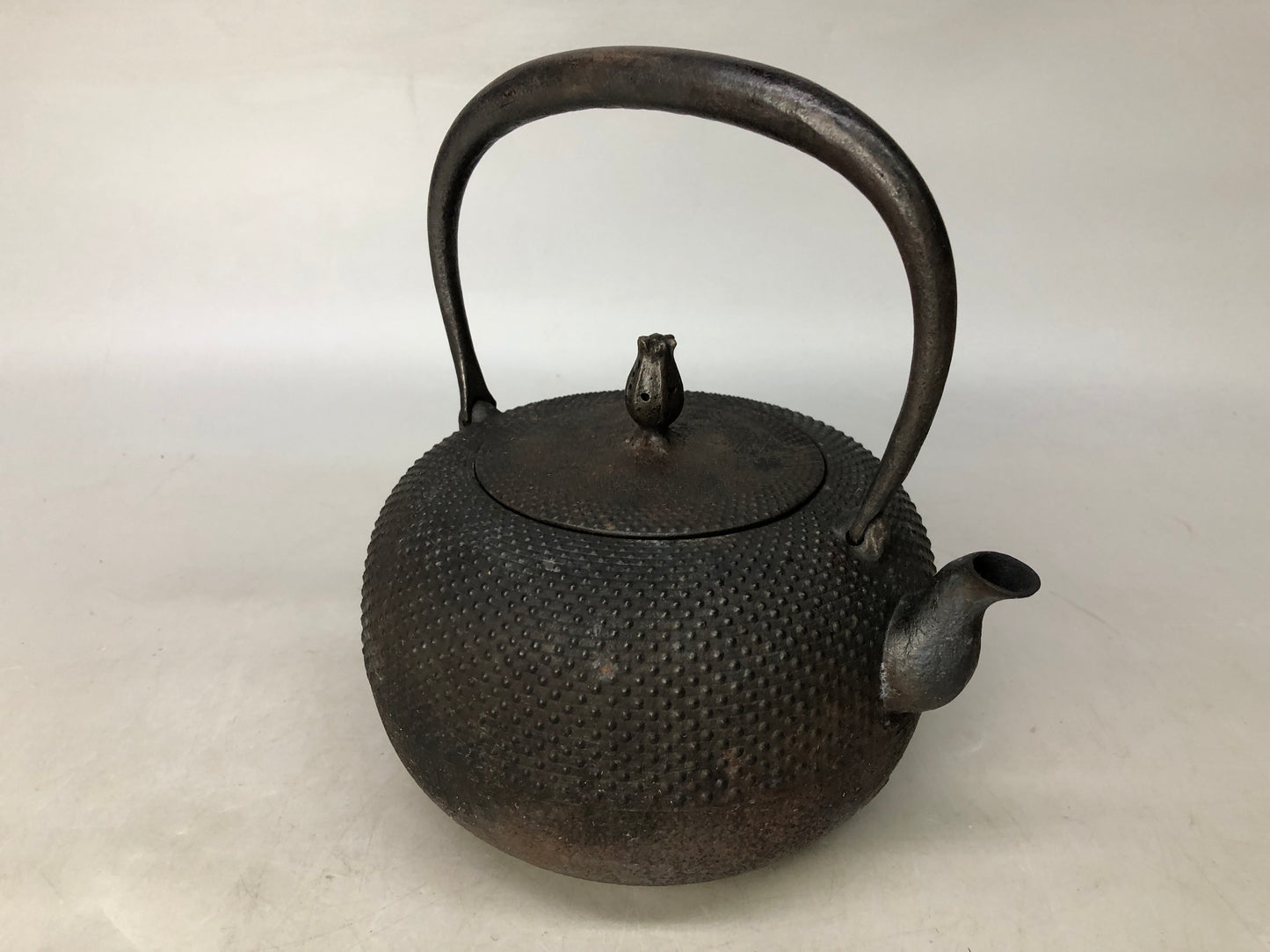 Y8014 TETSUBIN Iron Nanbu Nambu teapot kettle signed Japan antique tea ceremony