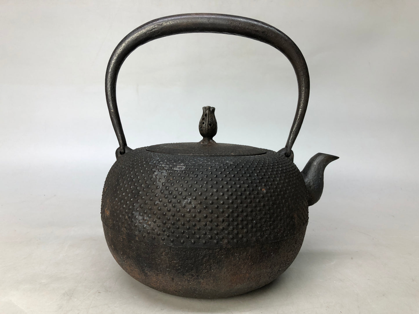 Y8014 TETSUBIN Iron Nanbu Nambu teapot kettle signed Japan antique tea ceremony