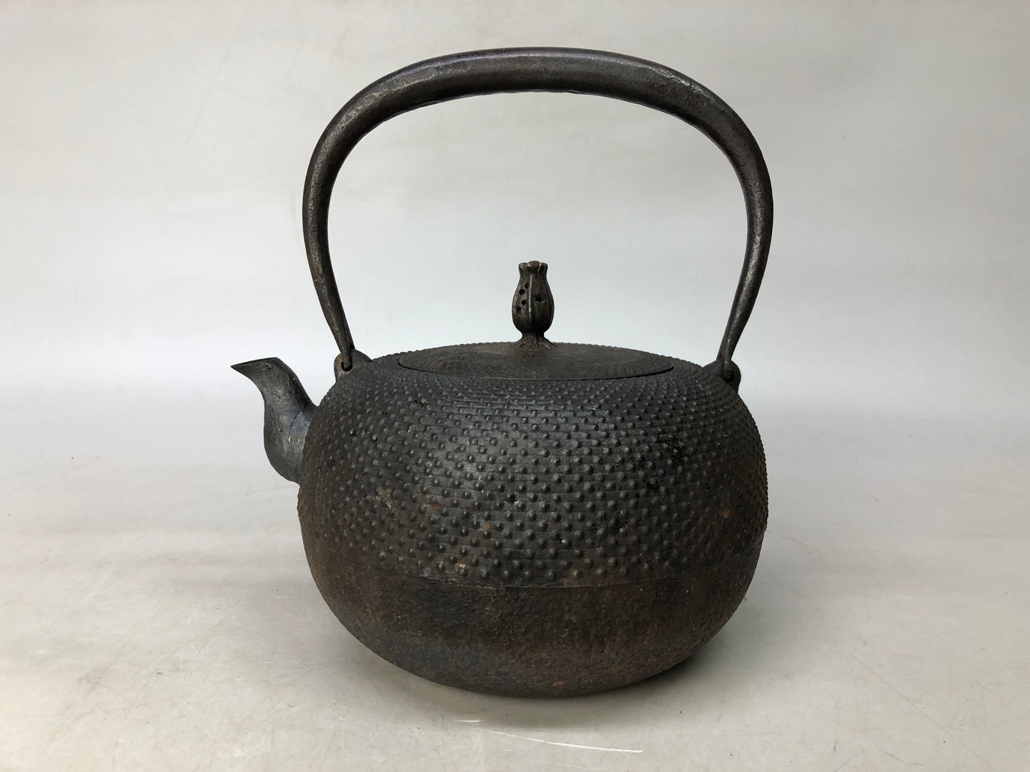 Y8014 TETSUBIN Iron Nanbu Nambu teapot kettle signed Japan antique tea ceremony