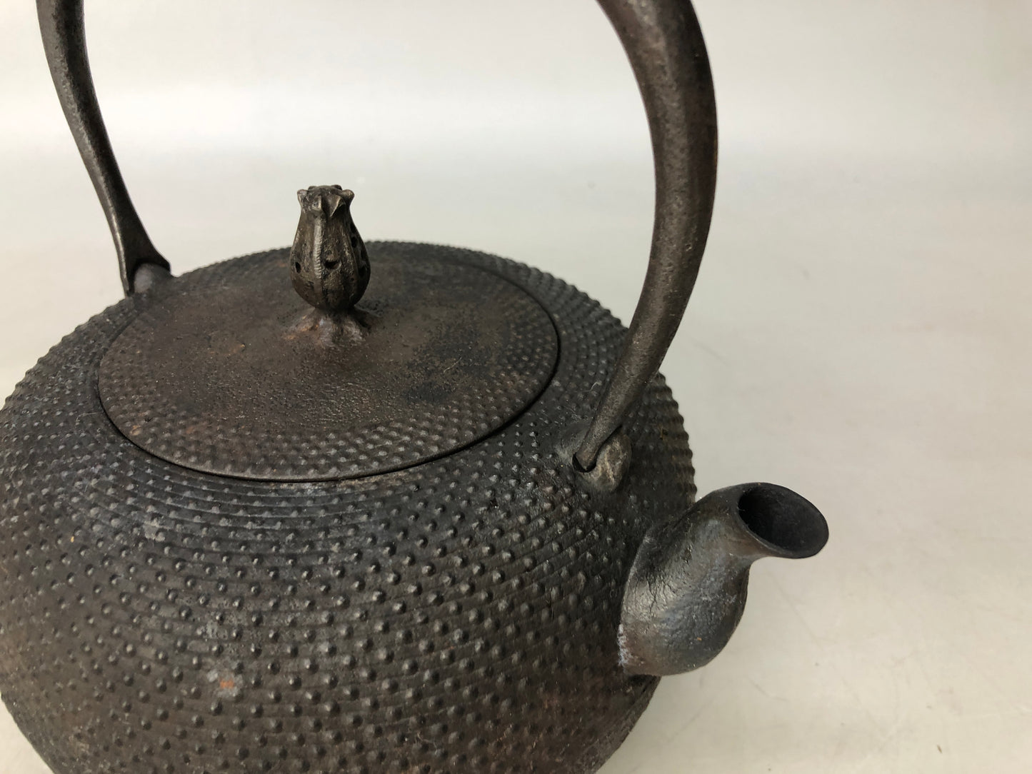 Y8014 TETSUBIN Iron Nanbu Nambu teapot kettle signed Japan antique tea ceremony