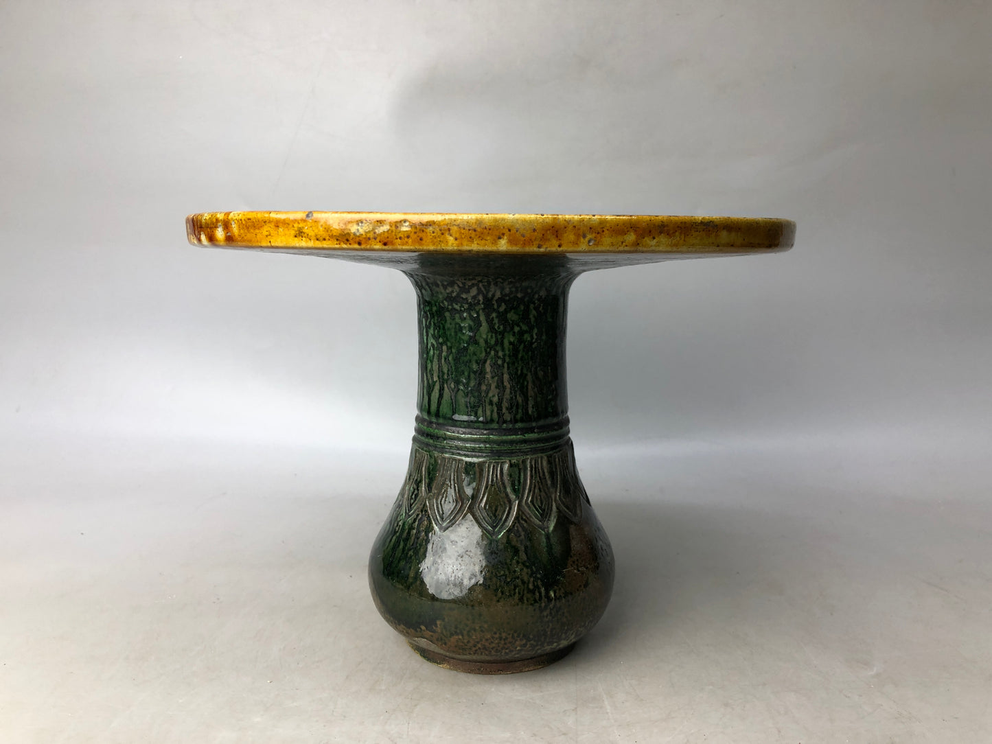 Y8036 FLOWER VASE Raku-ware Usubata Oribe glaze signed Japan ikebana arrangement