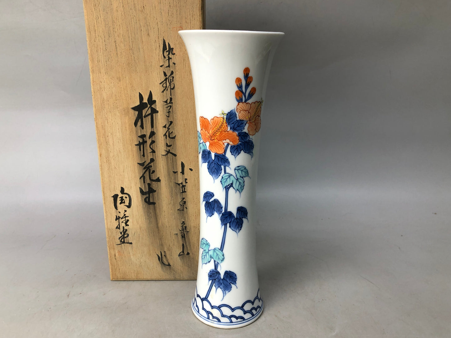 Y8068 FLOWER VASE Nabeshima-ware signed box Japan ikebana floral arrangement