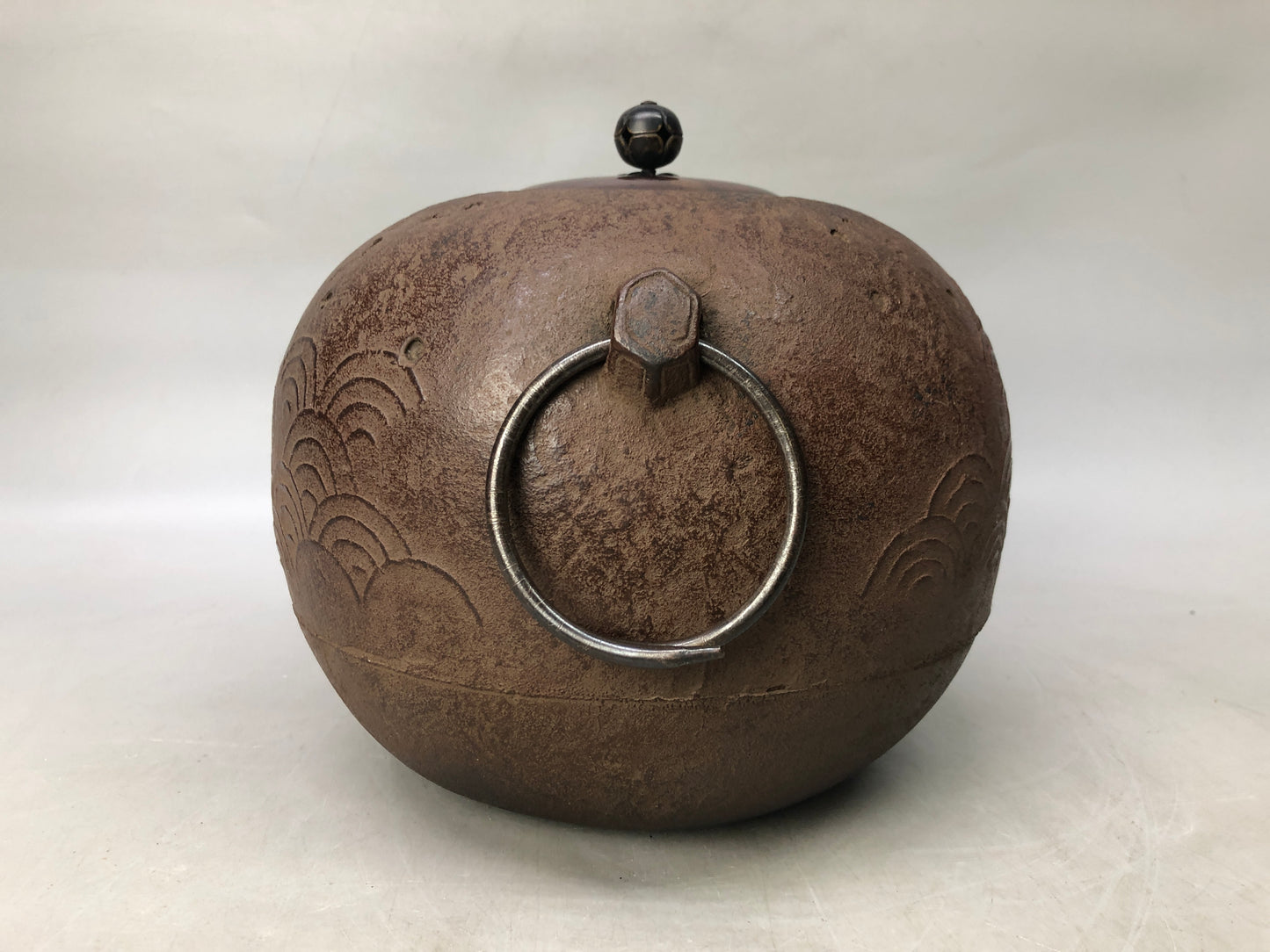 Y8116 CHAGAMA Iron kettle round Seigaiha pattern box Japan antique tea ceremony