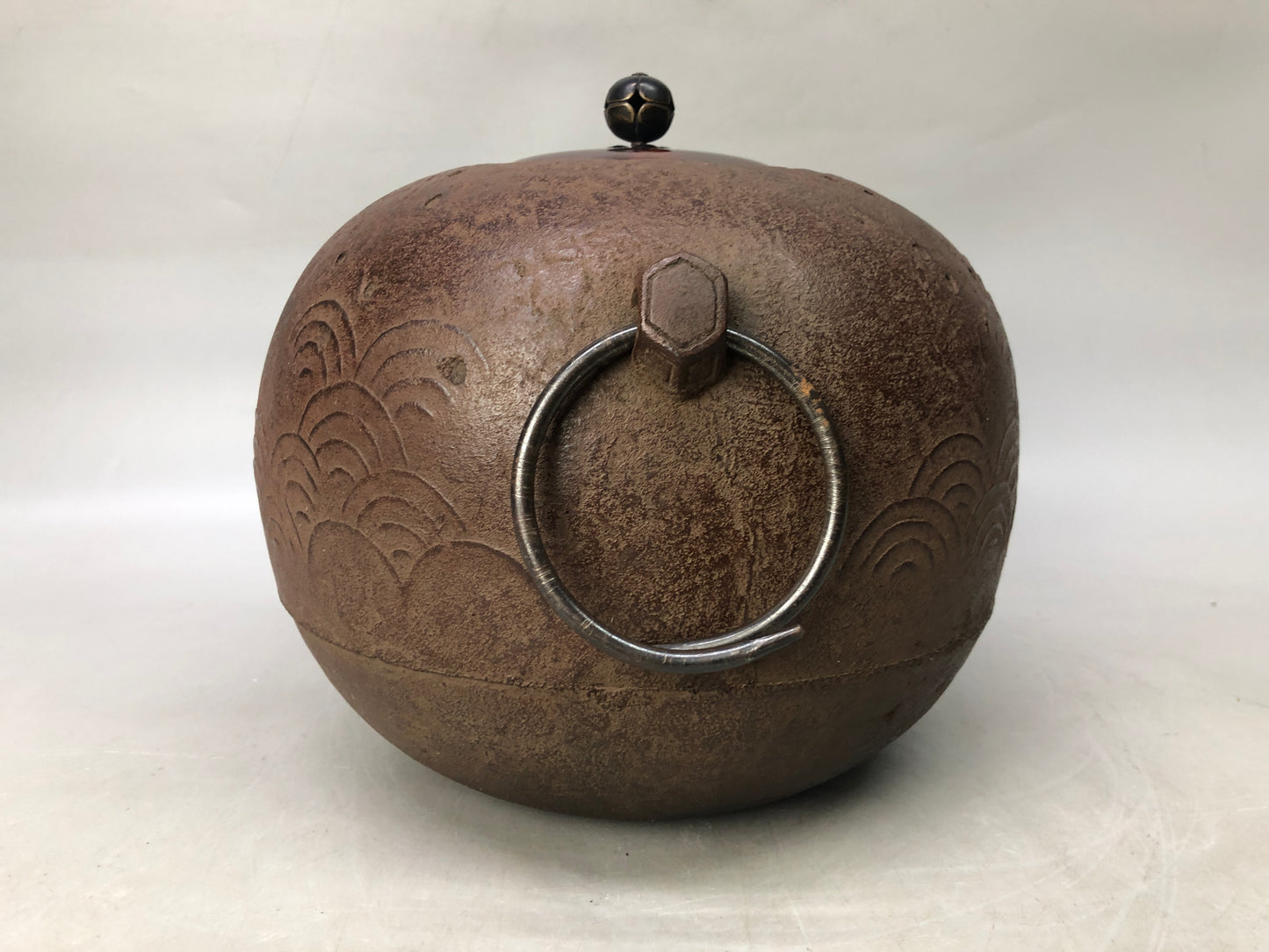 Y8116 CHAGAMA Iron kettle round Seigaiha pattern box Japan antique tea ceremony