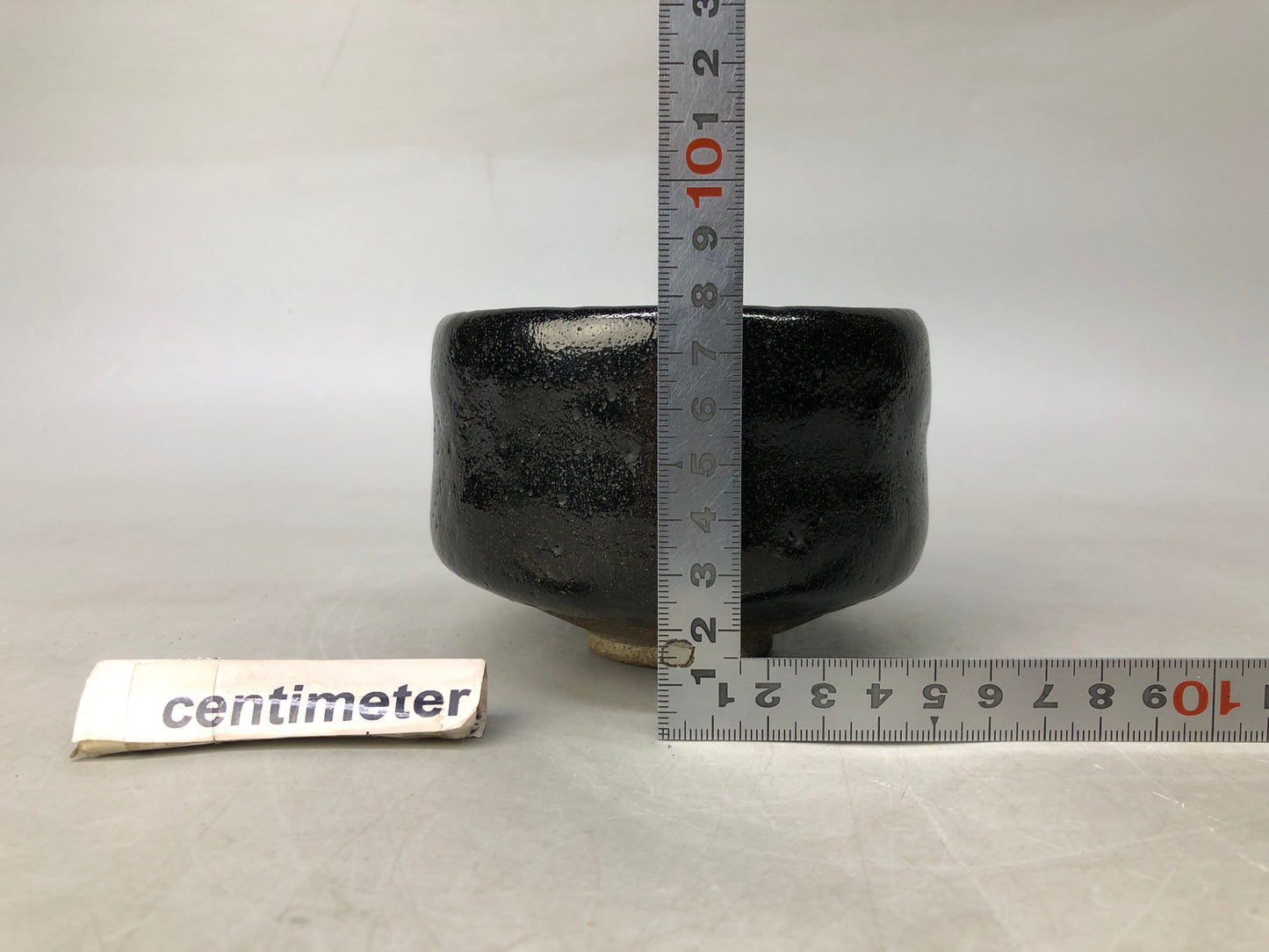 Y8170 CHAWAN Raku-ware black bowl signed Japan antique tea ceremony pottery cup