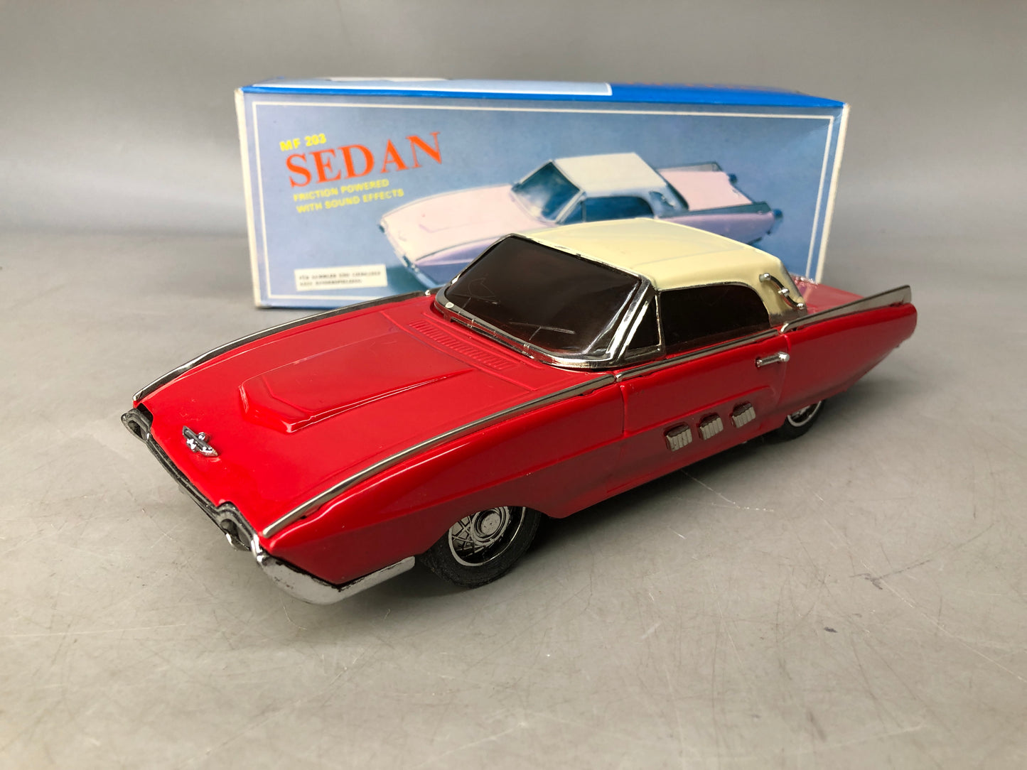 Y8199 TIN TOY Sedan car automobile vehicle box Japan antique vintage interior