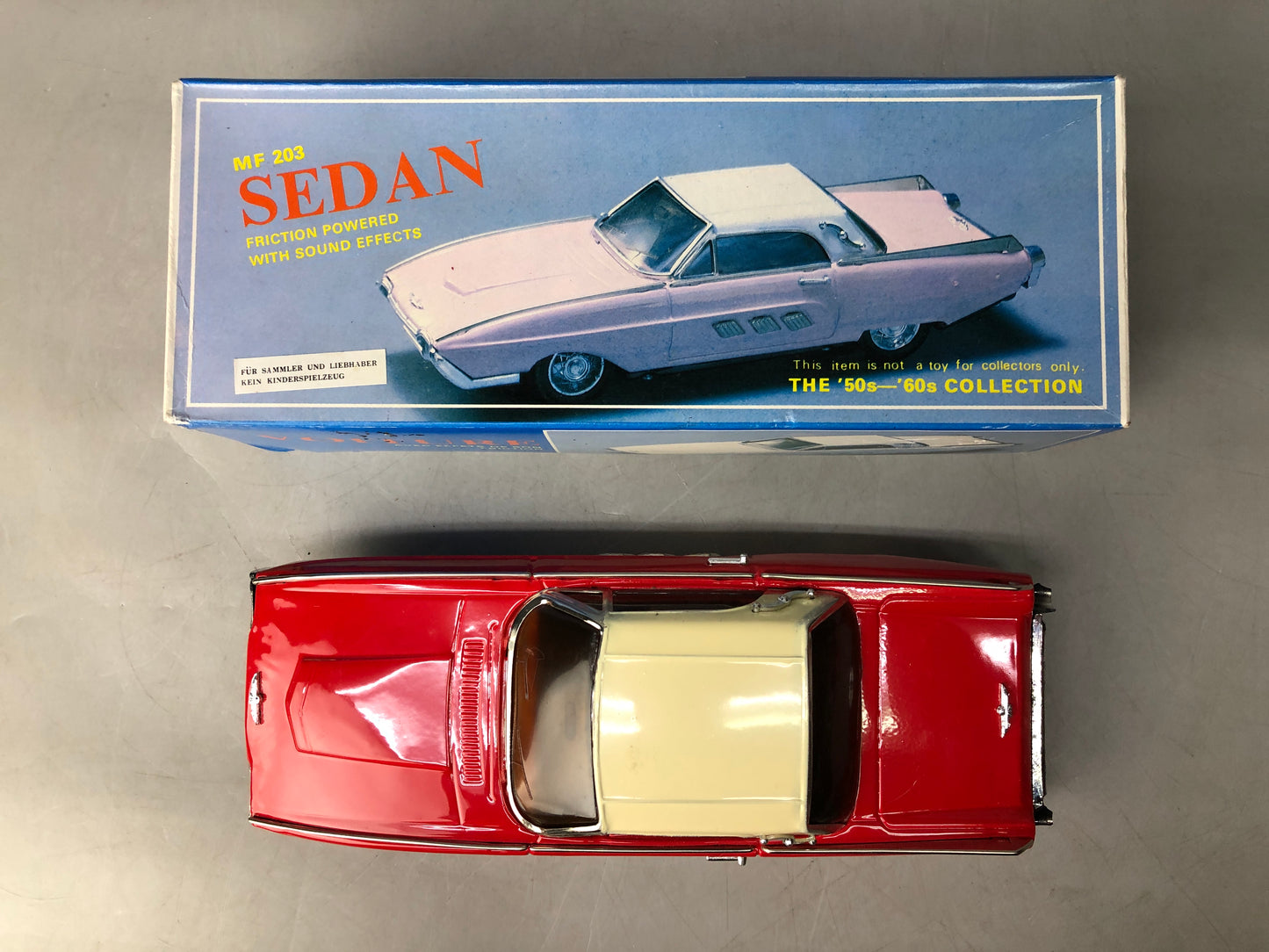 Y8199 TIN TOY Sedan car automobile vehicle box Japan antique vintage interior