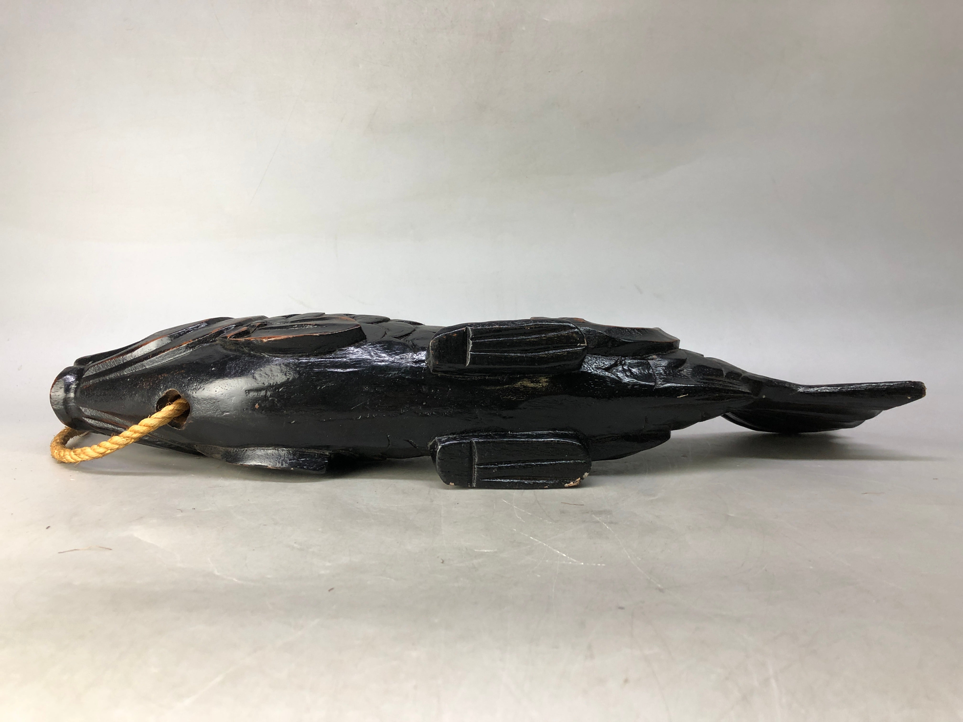 Y8296 OKIMONO Jizai wood carving Koi fish string Japan
