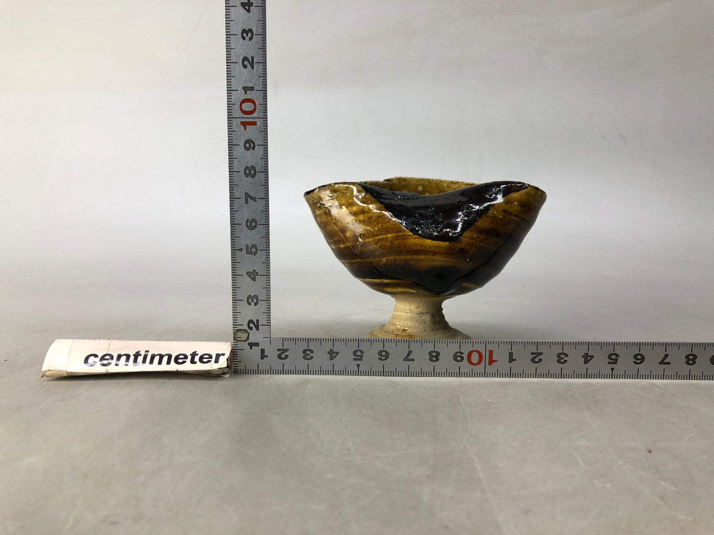 Y8355 CHAWAN Seto-ware sake cup legs Black lacquer repair kintsugi Japan antique