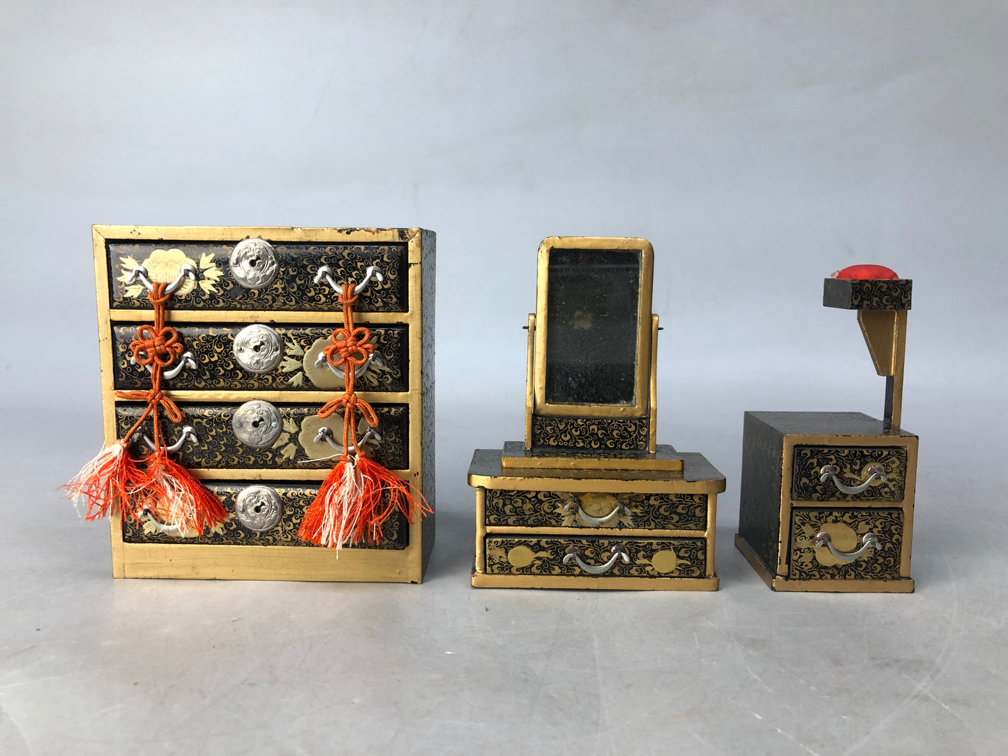 Y8371 HINA DOLL Makie Japanese dolls' miniature furniture box Japan antique