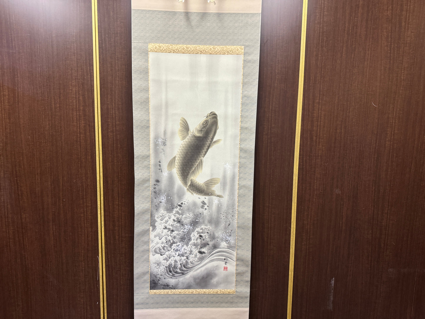 Y8562 KAKEJIKU Wave Koi fish signed box Japan antique hanging scroll interior