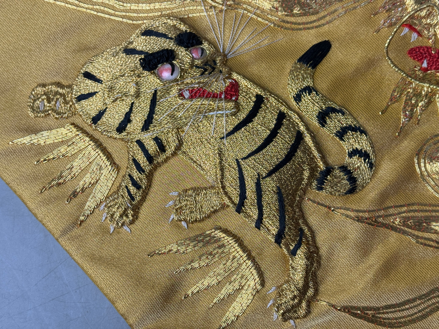 Y8801 Buddhist Altar Equipment Uchishiki Dragon Tiger Jewel Japan antique