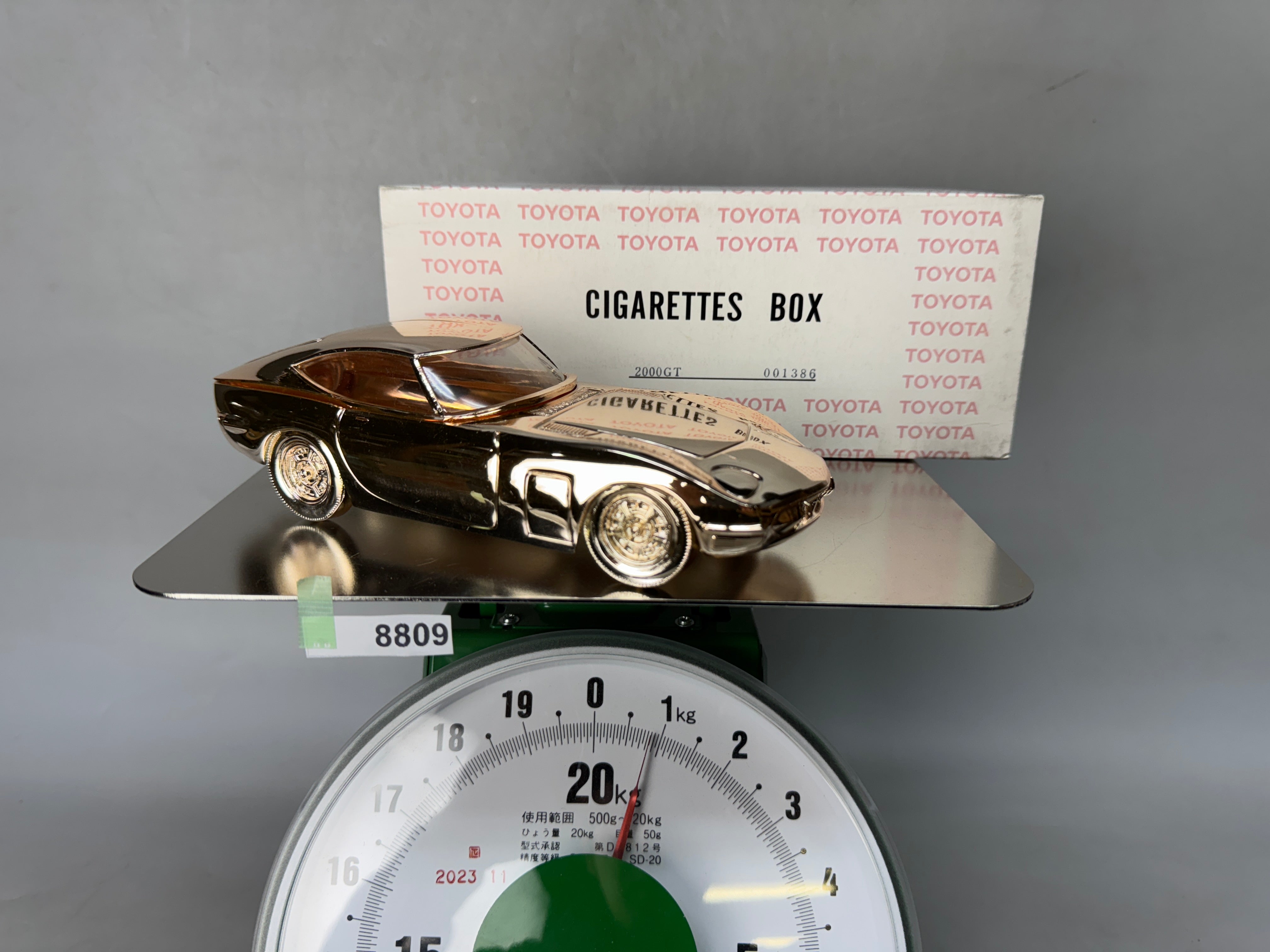 Y8809 OKIMONO Toyota 2000GT cigarette case miniature car box Japan