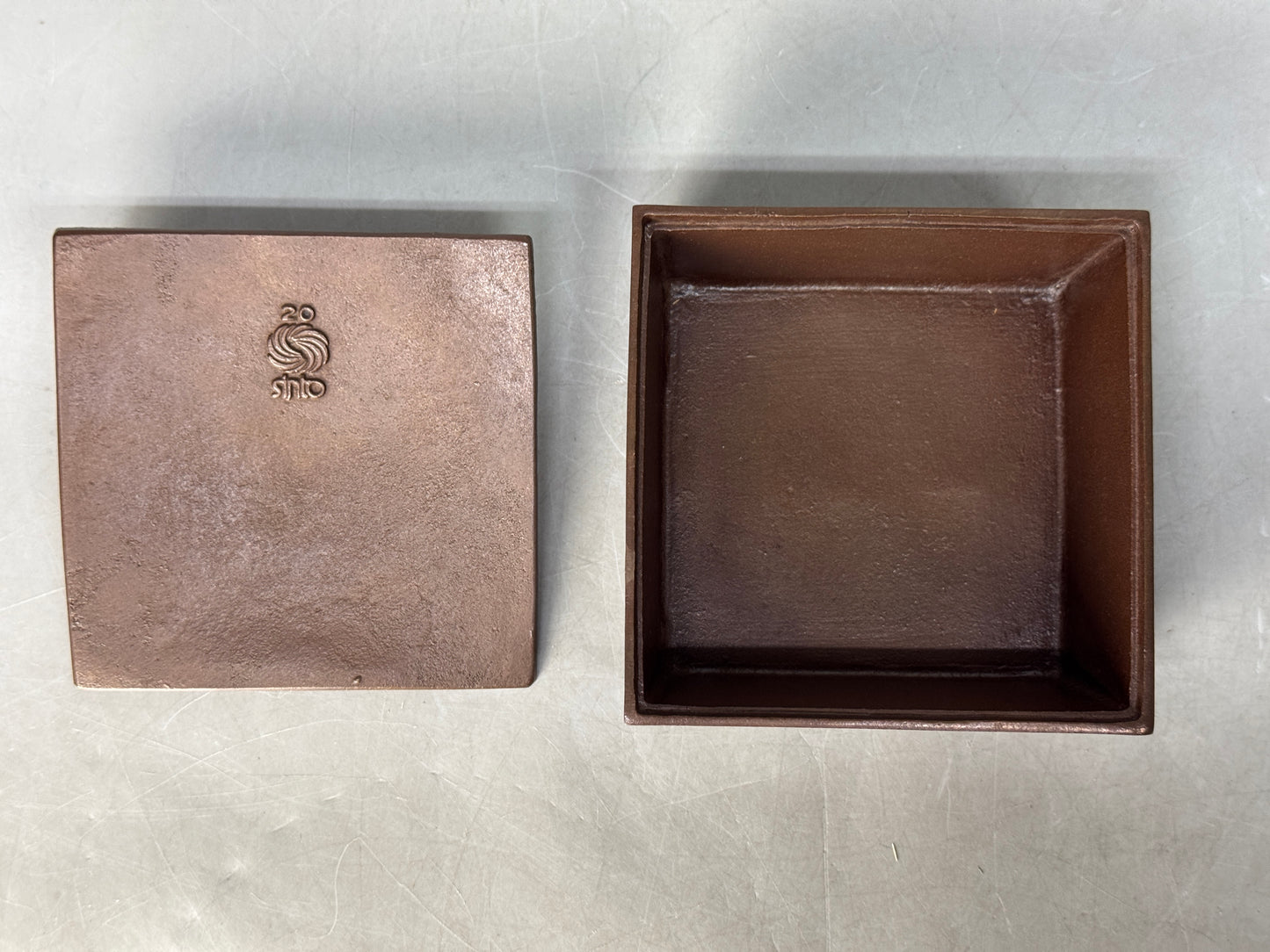 Y8812 BOX Copper small container signed Dragon pattern Japan antique storage