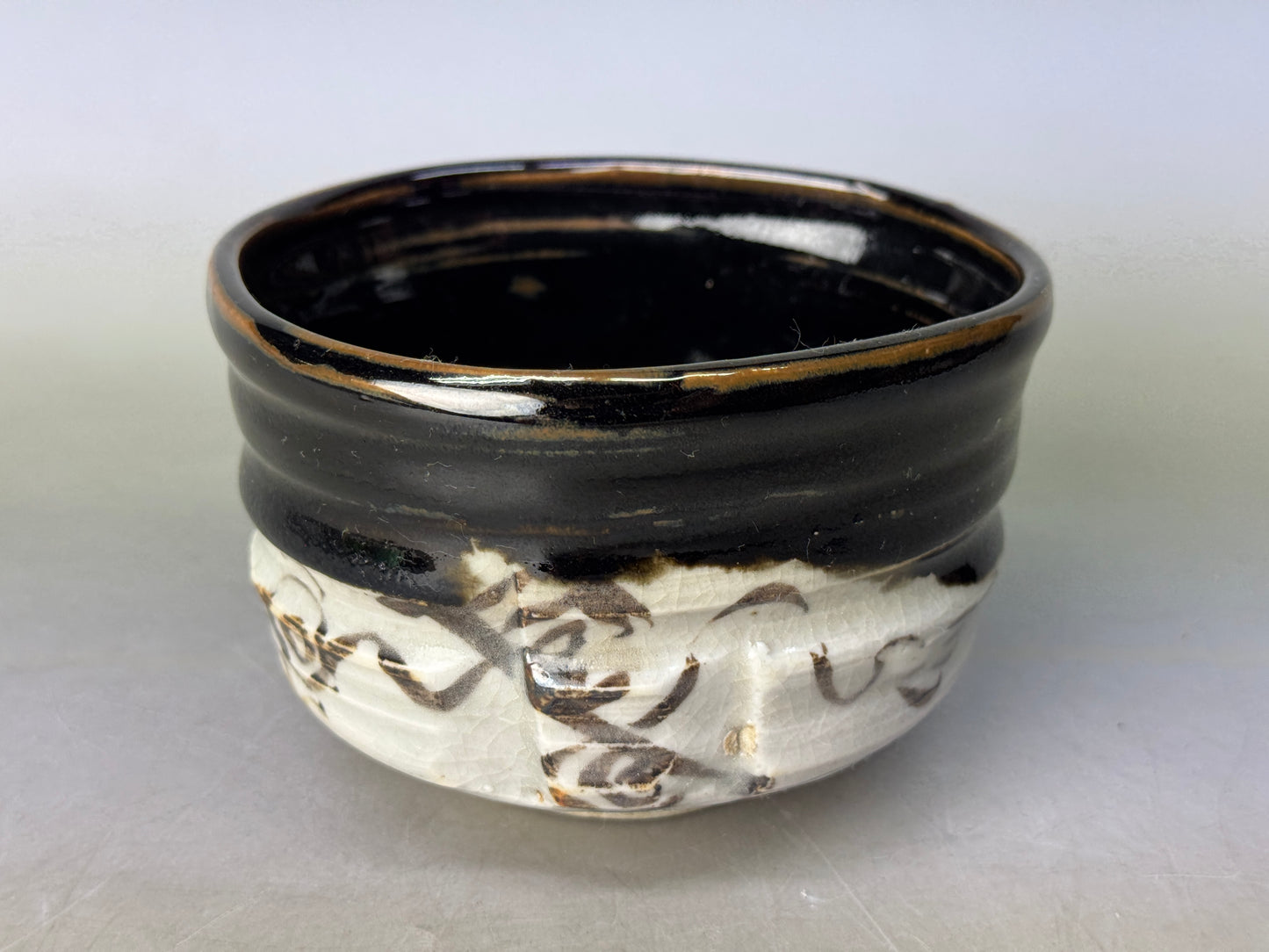 Y8835 CHAWAN Kuro Oribe bowl signed Japan antique tea ceremony teacup pottery