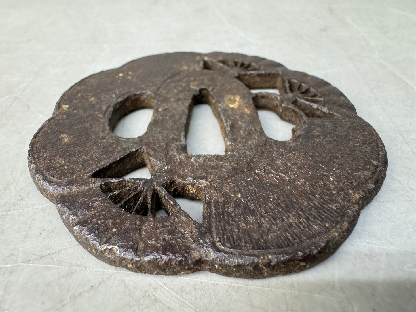 Y8839 TSUBA Iron sword guard Japan samurai katana antique koshirae edo vintage